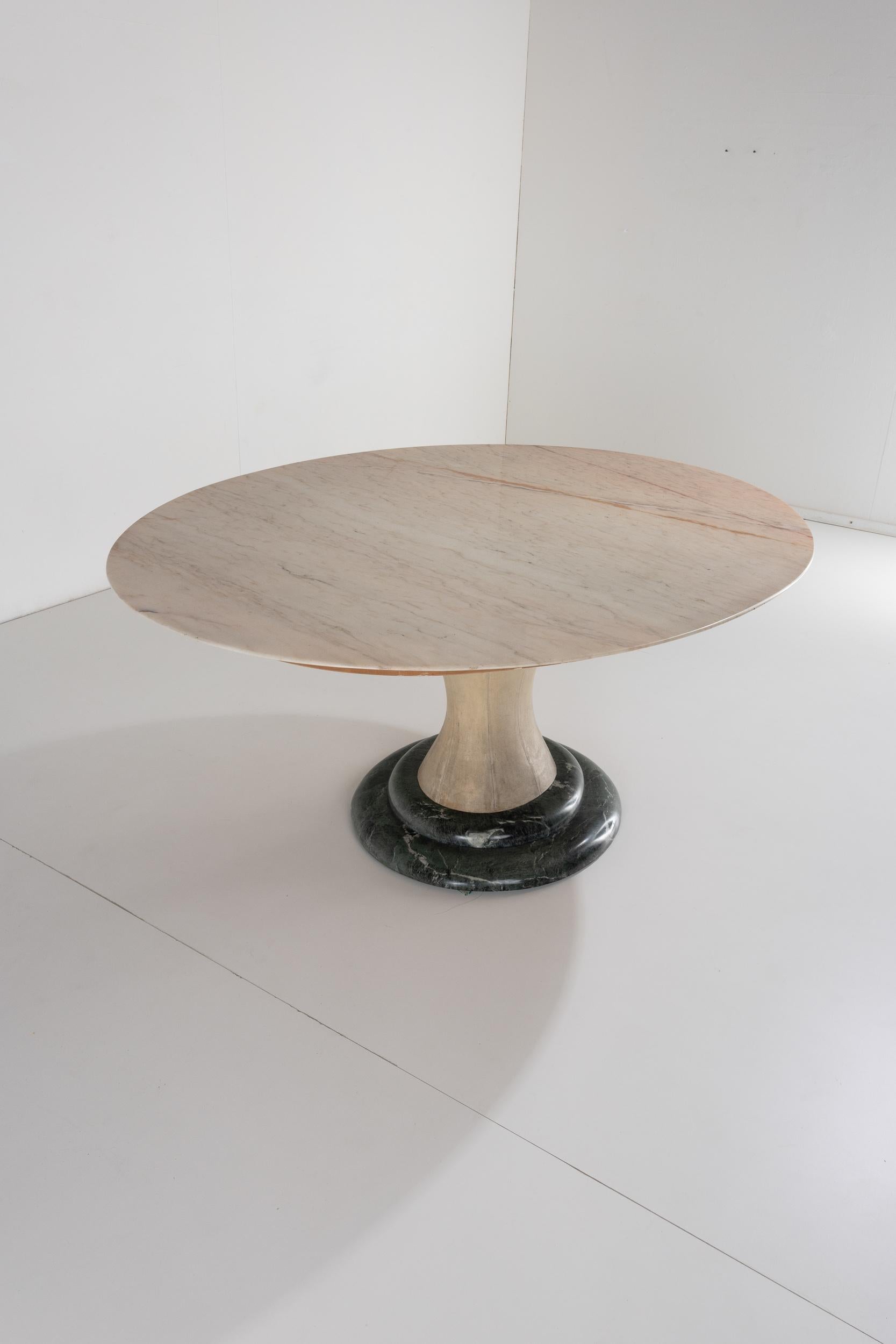 Guglielmo Ulrich Parchemin table with marble top. Italian design 1940s In Good Condition For Sale In Milan, IT