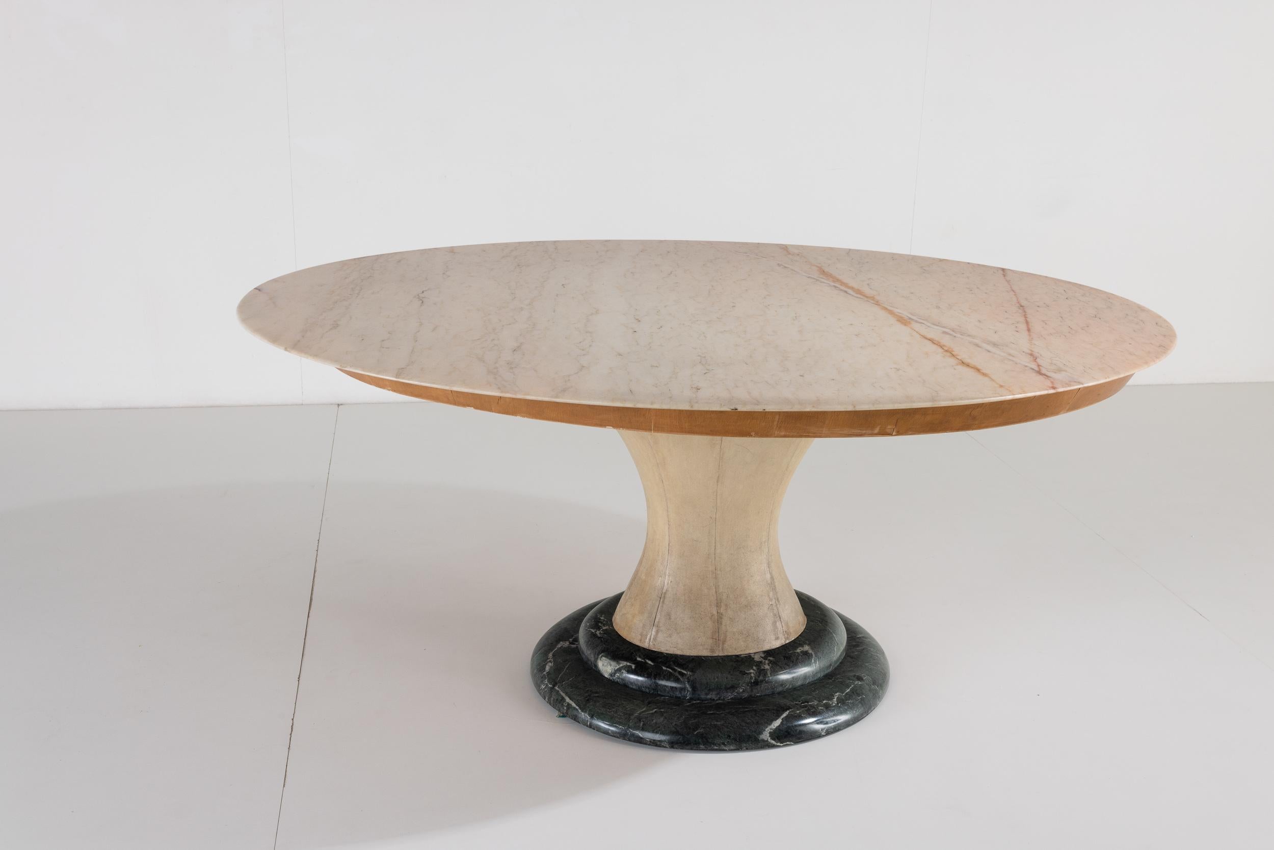 Guglielmo Ulrich Parchemin-Tisch mit Marmorplatte. Italienisches Design 1940er Jahre im Angebot 1