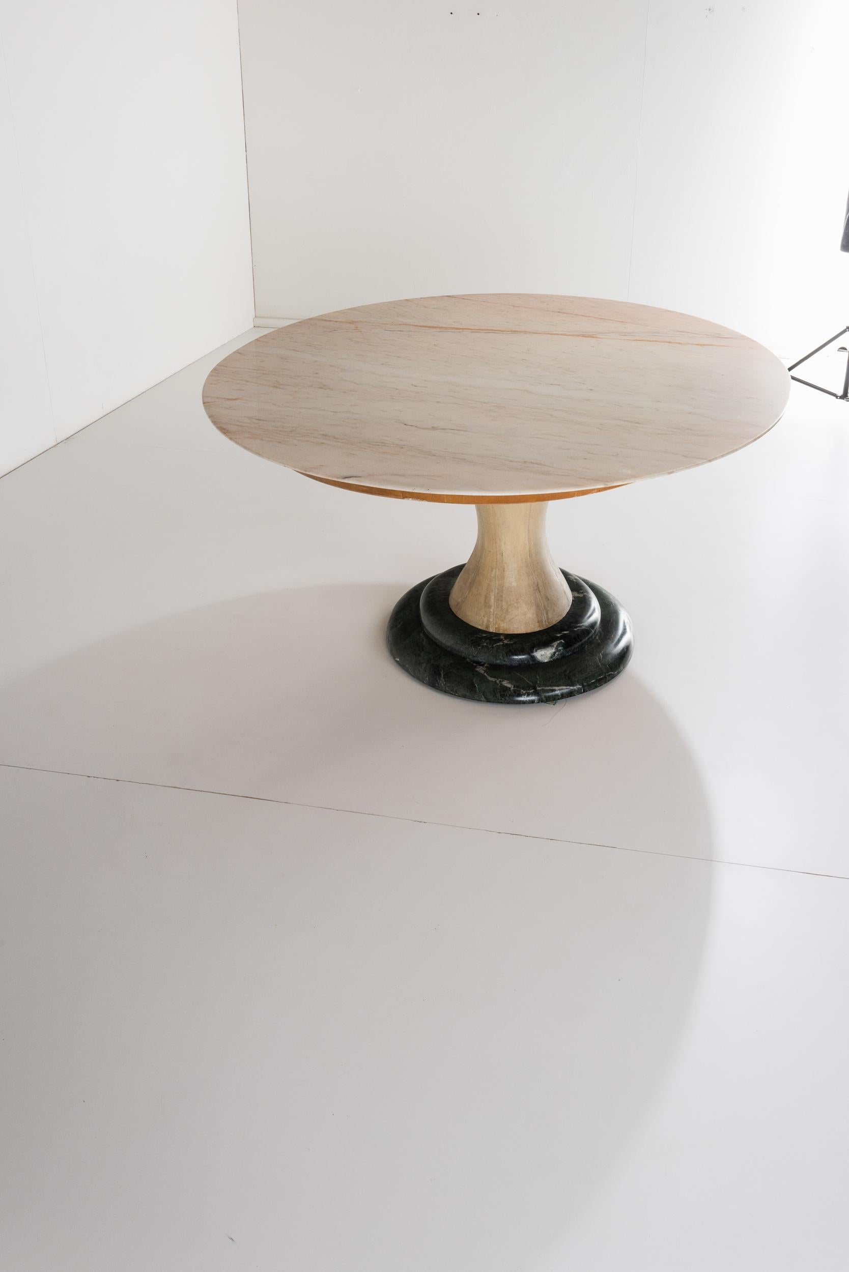 Guglielmo Ulrich Parchemin table with marble top. Italian design 1940s For Sale 3