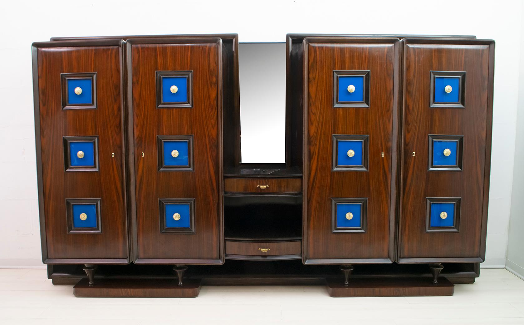 Guglielmo Ulrich Rare Mid-Century Modern Italian Walnut Bar Cabinet, 1940s For Sale 6