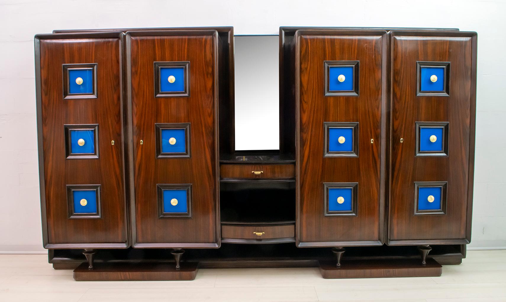 Guglielmo Ulrich Rare Mid-Century Modern Italian Walnut Bar Cabinet, 1940s For Sale 9