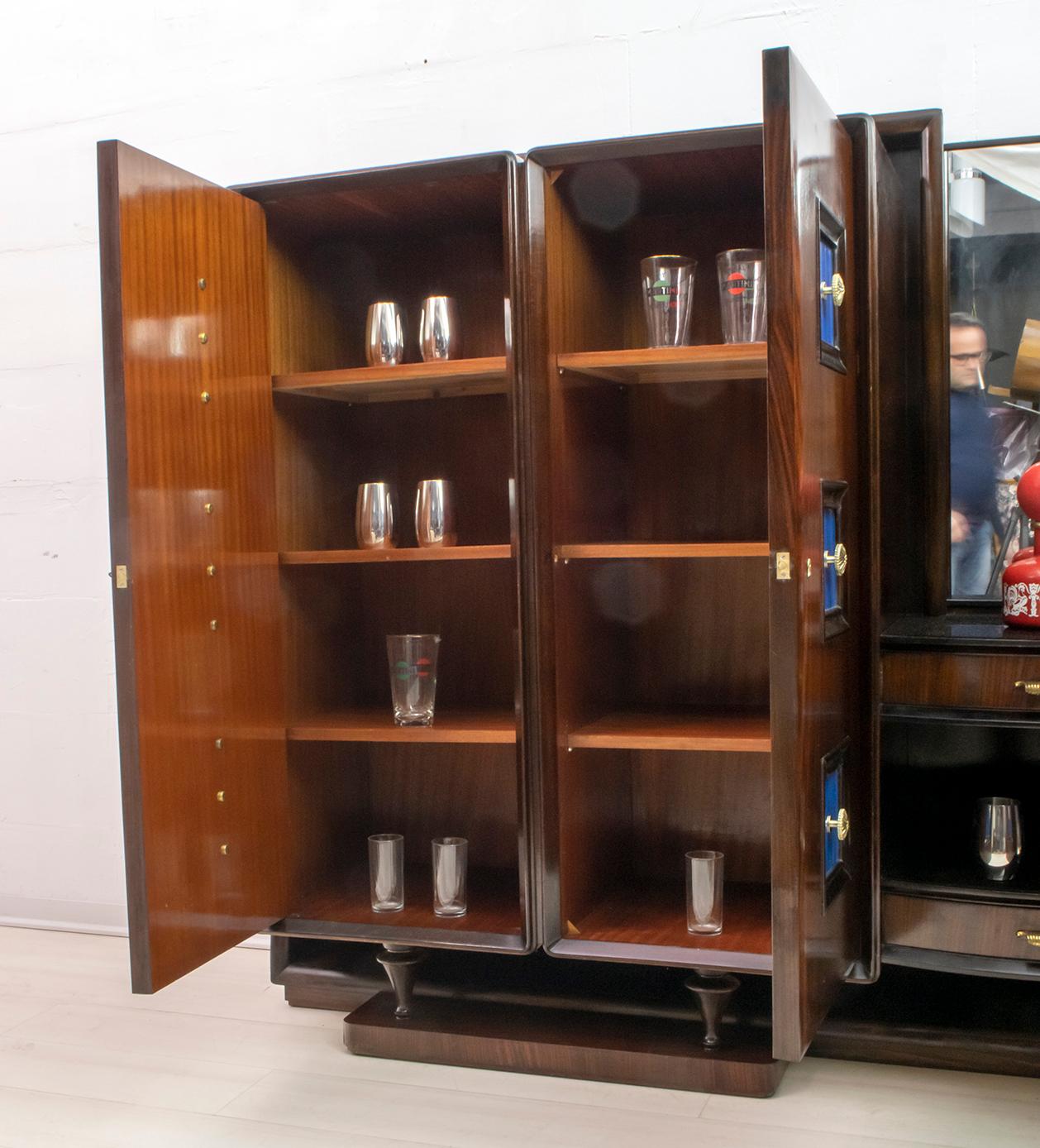 Guglielmo Ulrich Rare Mid-Century Modern Italian Walnut Bar Cabinet, 1940s For Sale 12