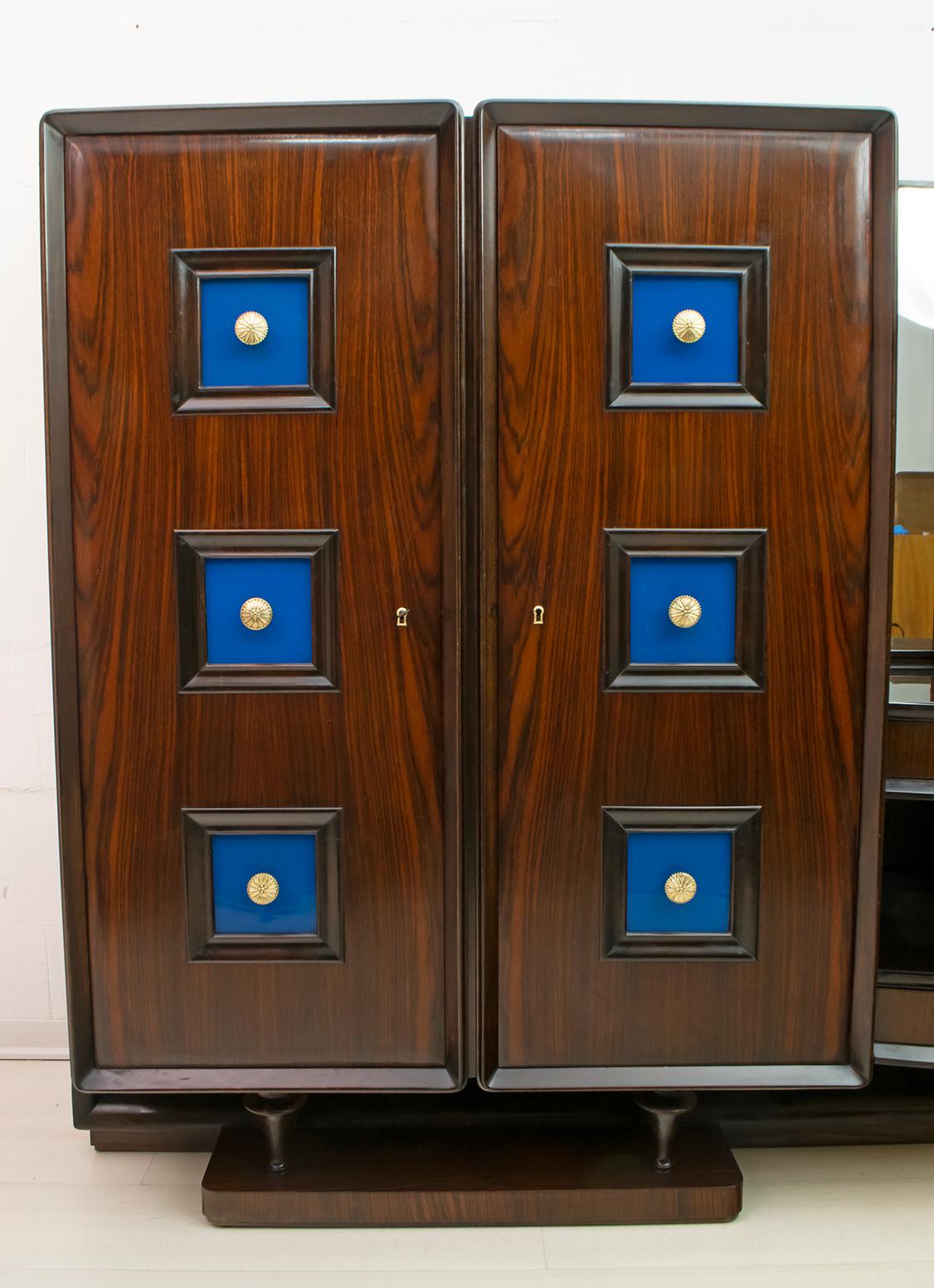 Guglielmo Ulrich Rare Mid-Century Modern Italian Walnut Bar Cabinet, 1940s For Sale 2