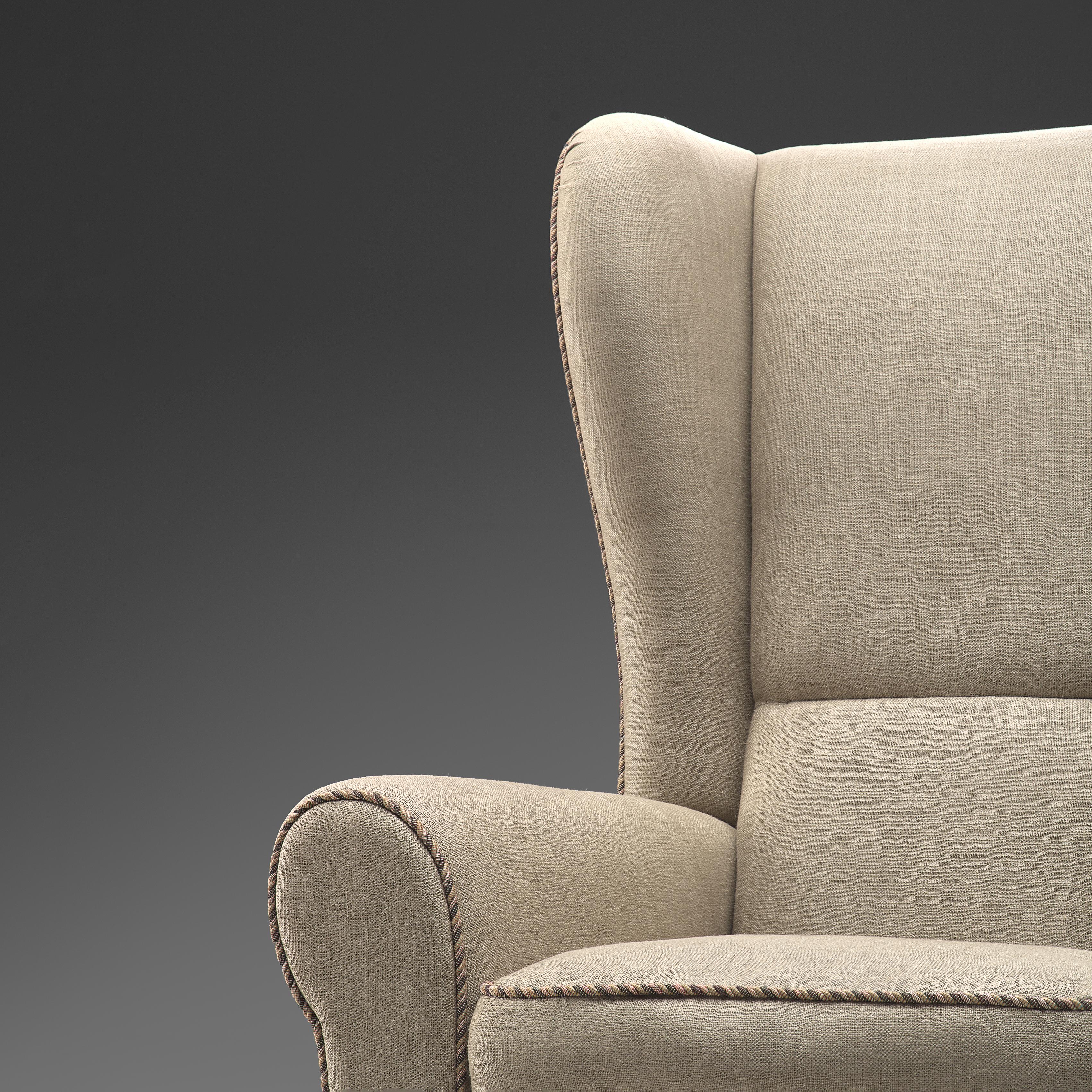 Guglielmo Ulrich Grand Wingback Chair in Natural Cream Upholstery In Good Condition For Sale In Waalwijk, NL