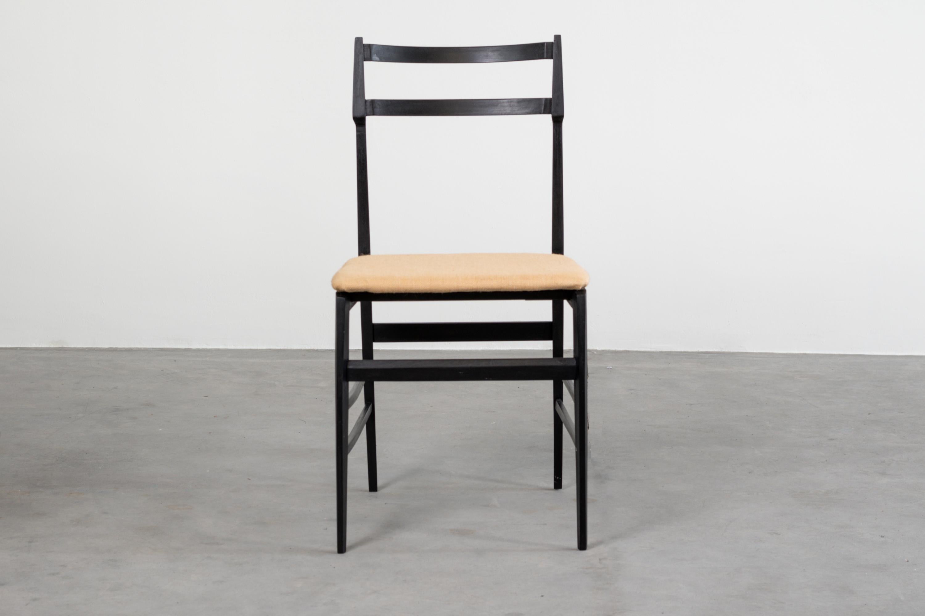 Guglielmo Ulrich Set of Four Chairs Ebonized Wood and Fabric for Saffa, 1960s In Good Condition In Montecatini Terme, IT