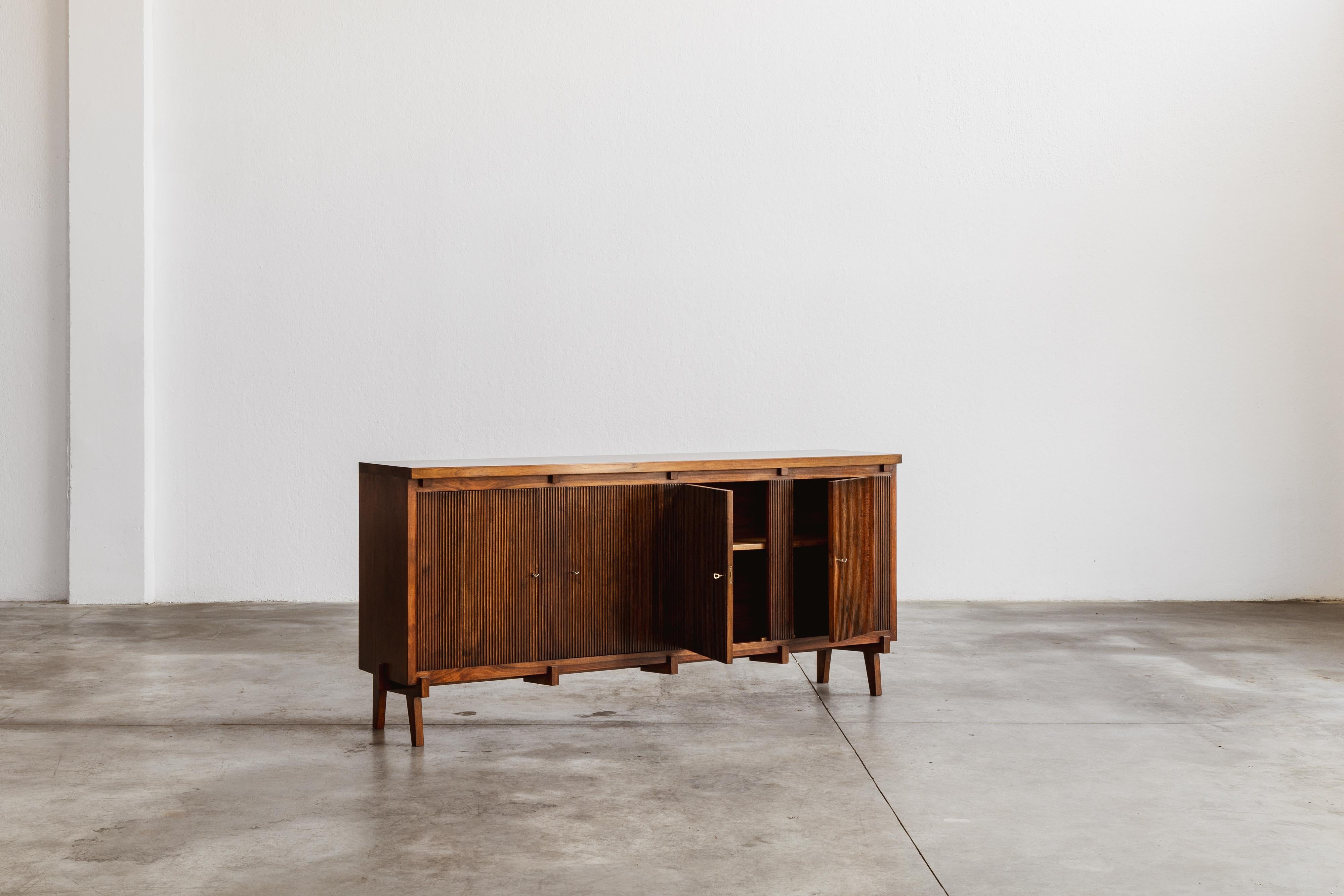 Guglielmo Ulrich sideboard, wood, Italy, 1950 

Designed by Guglielmo Ulrich in 1950, this mid-century sideboard reflects a shift from his earlier neoclassical style toward modernist rigor. Built in solid wood, it features three flush-panel doors