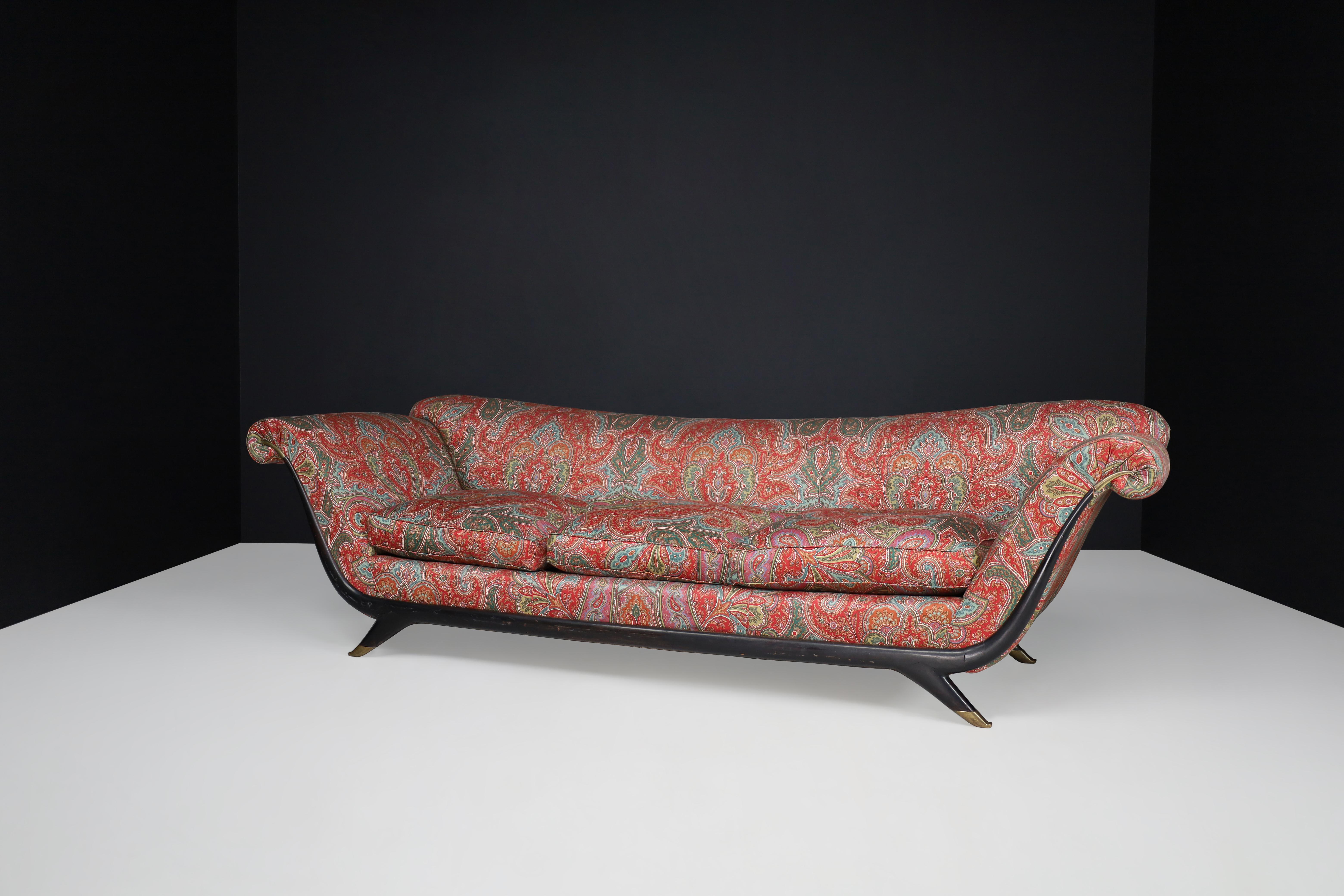 Mid-Century Modern Guglielmo Ulrich Sofa in Walnut, Fabric Upholstery, and Brass, Italy 1930s