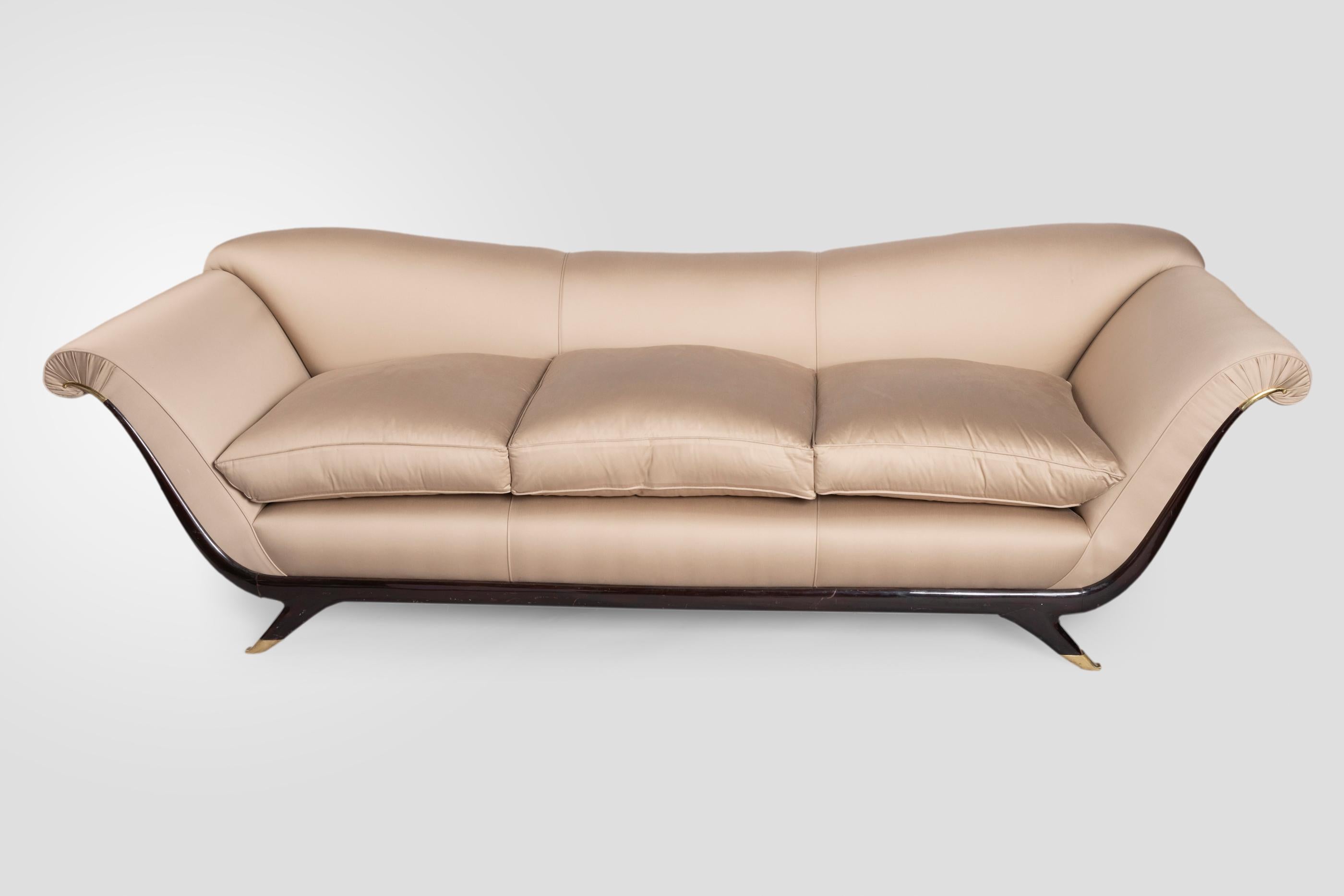Luxurious, sofa upholstered in a beautiful taupe silk fabric (Pierre Frey). It is an elegant sofa designed by Italian artist Guglielmo Ulrich who became head designer home furnishing company Arca. (well-known for high quality and premium materials).