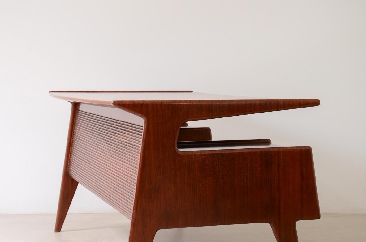splendid executive desk in the style of Ulrich with four drawers For Sale 4
