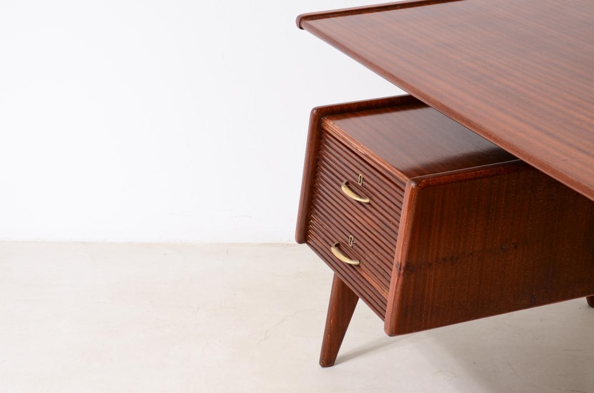 Mid-Century Modern splendid executive desk in the style of Ulrich with four drawers For Sale