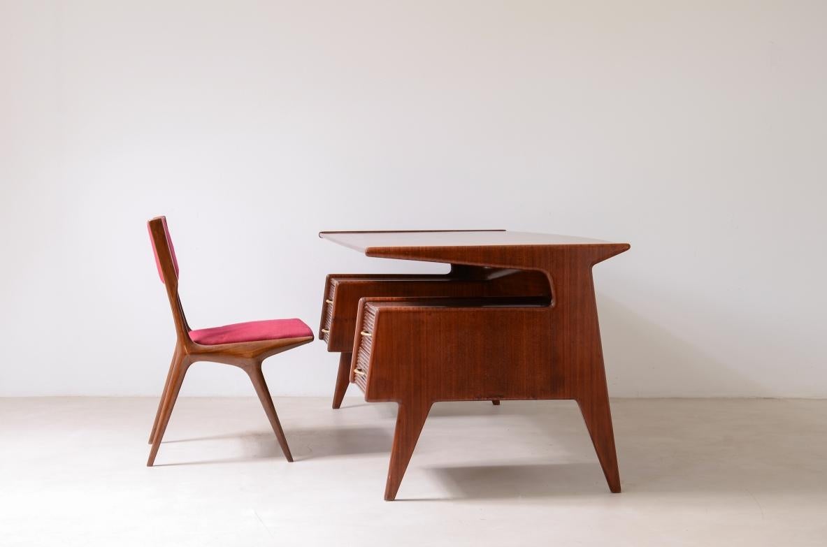 splendid executive desk in the style of Ulrich with four drawers In Excellent Condition For Sale In Milano, IT