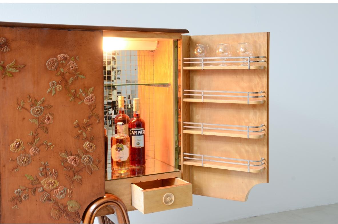 Guglielmo Ulrich, unique bar cabinet in leather painted In Excellent Condition In Milano, IT