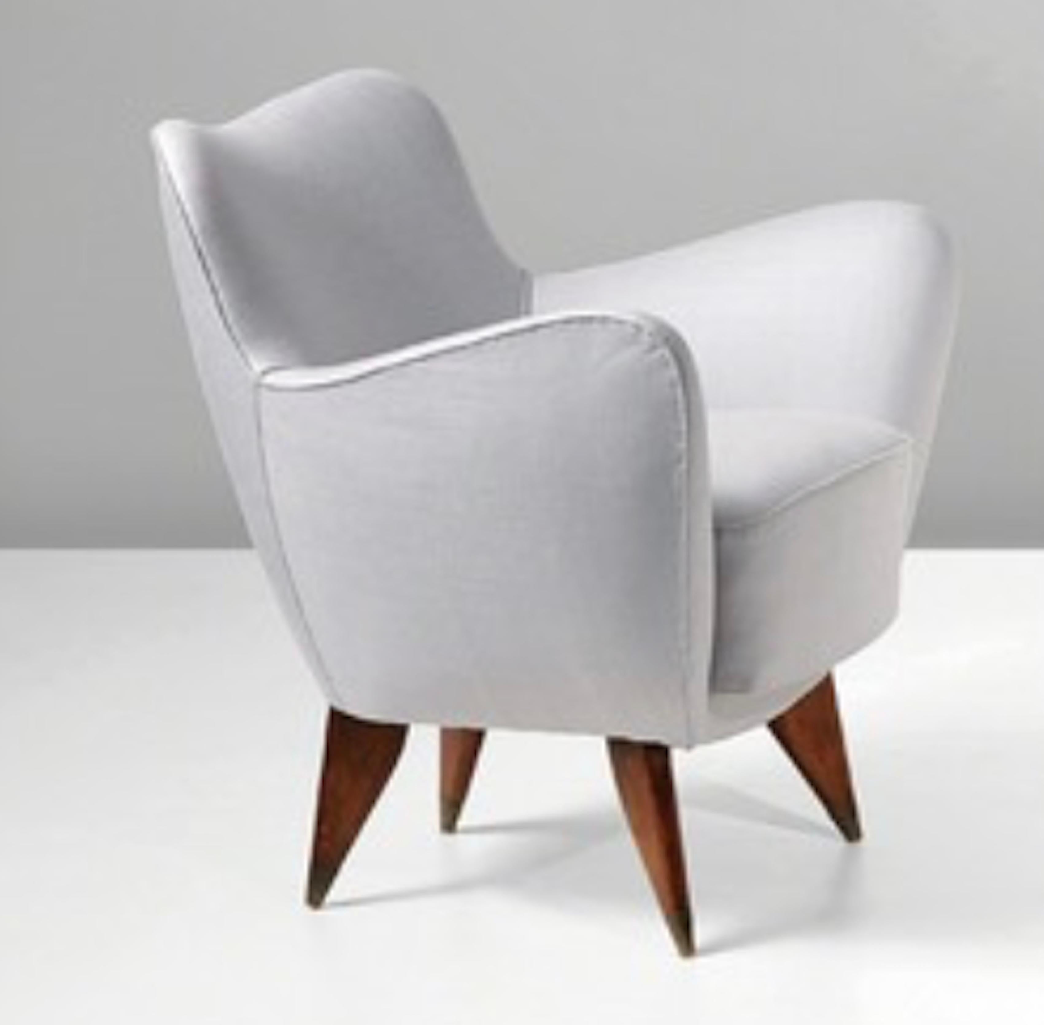 Italian Guglielmo Veronesi, 2 Perla Armchairs, Wood, White Fabric, ISA, Italy 1950s For Sale