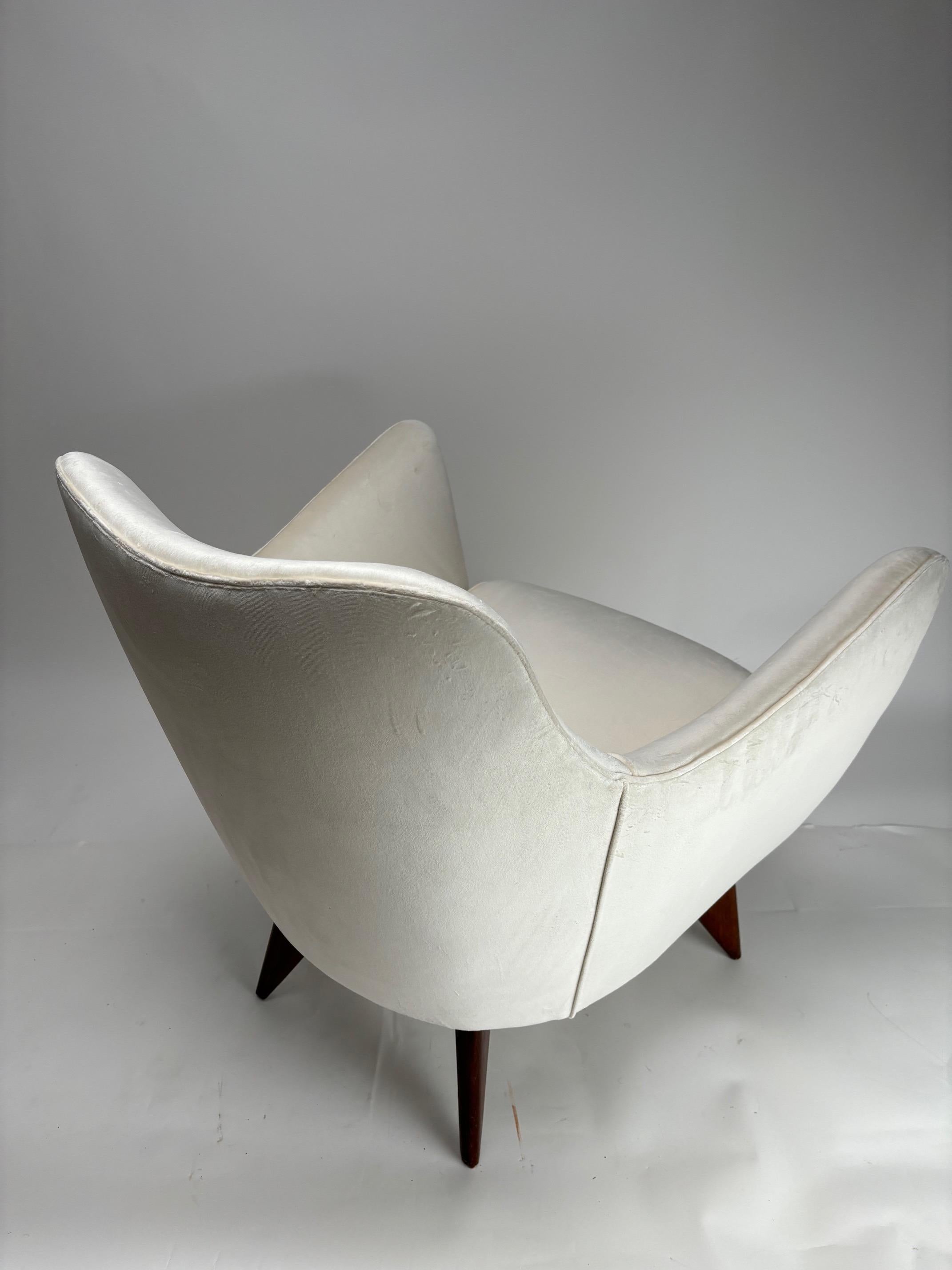 Guglielmo Veronesi, 2 Perla Armchairs, Wood, White Fabric, ISA, Italy 1950s For Sale 1