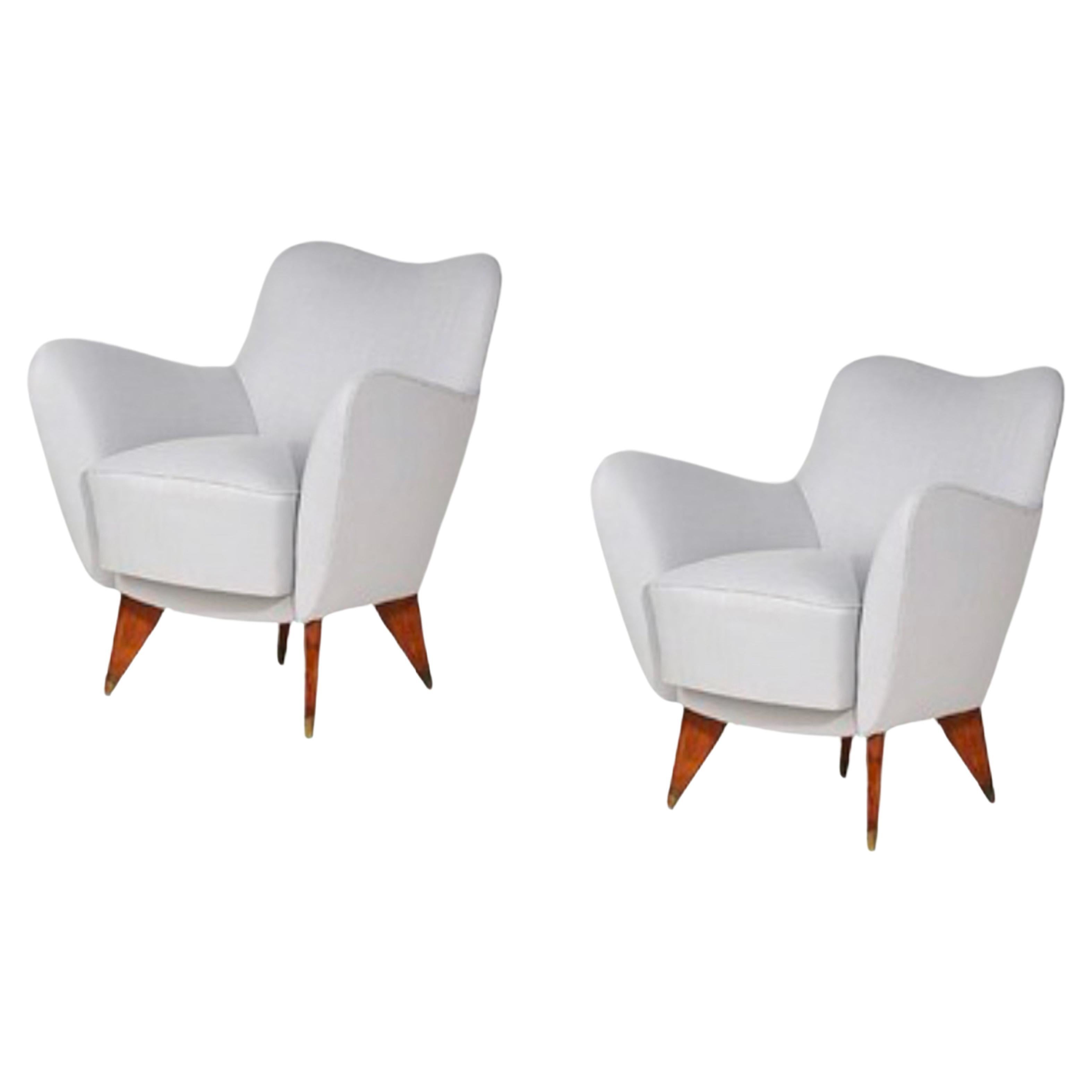 Guglielmo Veronesi, 2 fauteuils Perla, Wood, tissu blanc, ISA, Italie années 1950