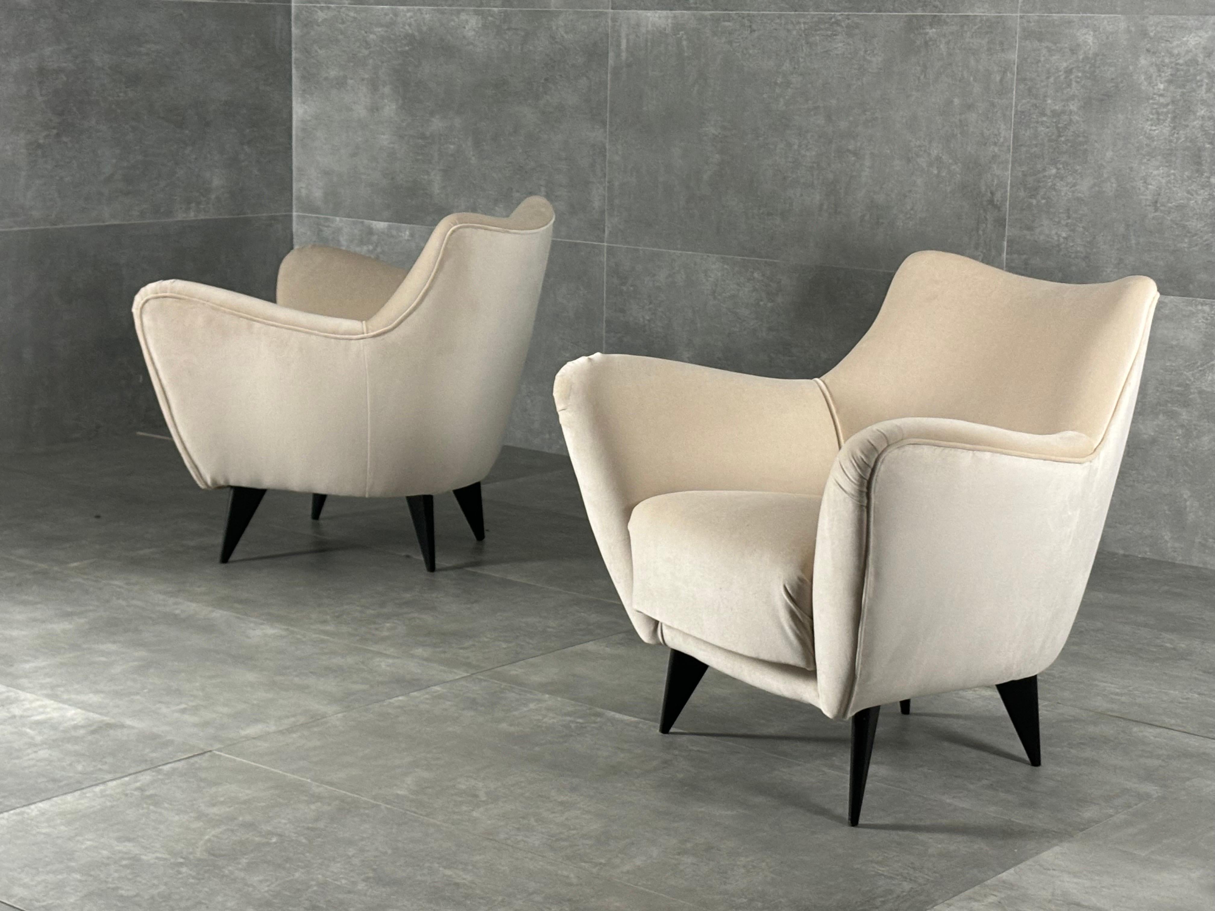 Mid-20th Century Guglielmo Veronesi armchairs by ISA, Italy, 1950s, set of 2 For Sale