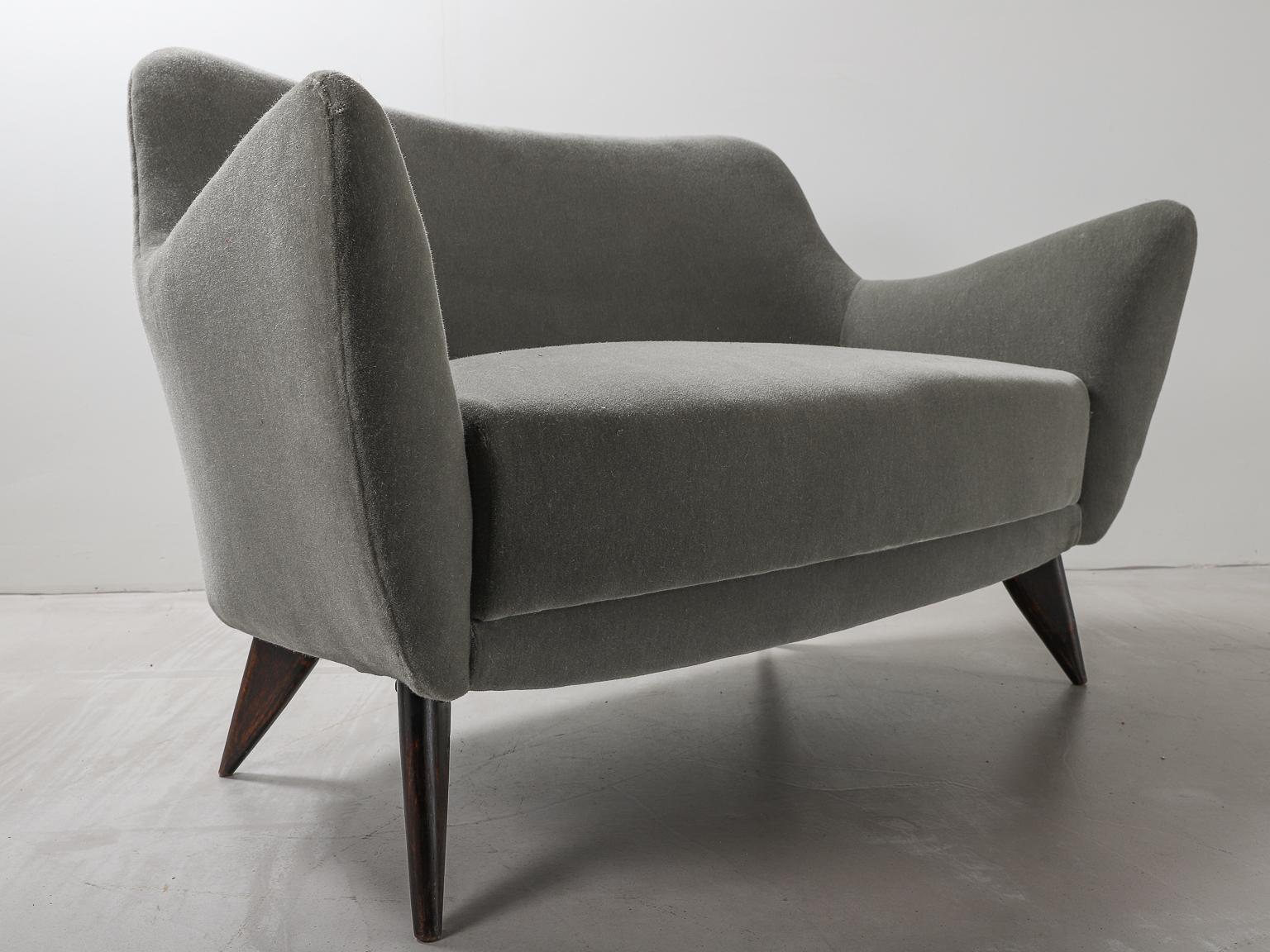 Italian 1950s 'Perla' Sofa by Giulia Veronesi for ISA Bergamo For Sale 9