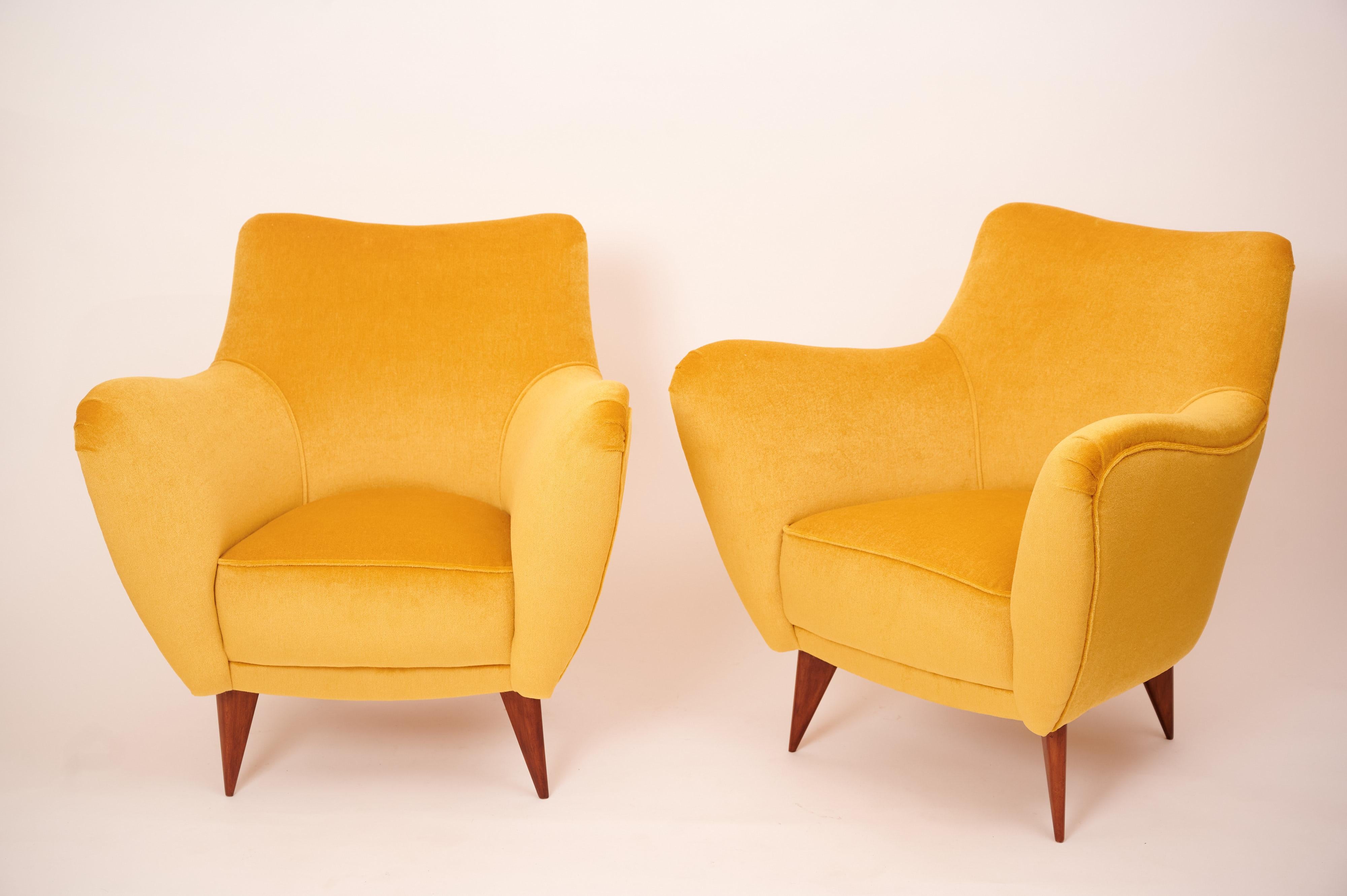 Mid-Century Modern Guglielmo Veronesi 'Perla' lounge Chairs, ISA Bergamo 1950s Italy