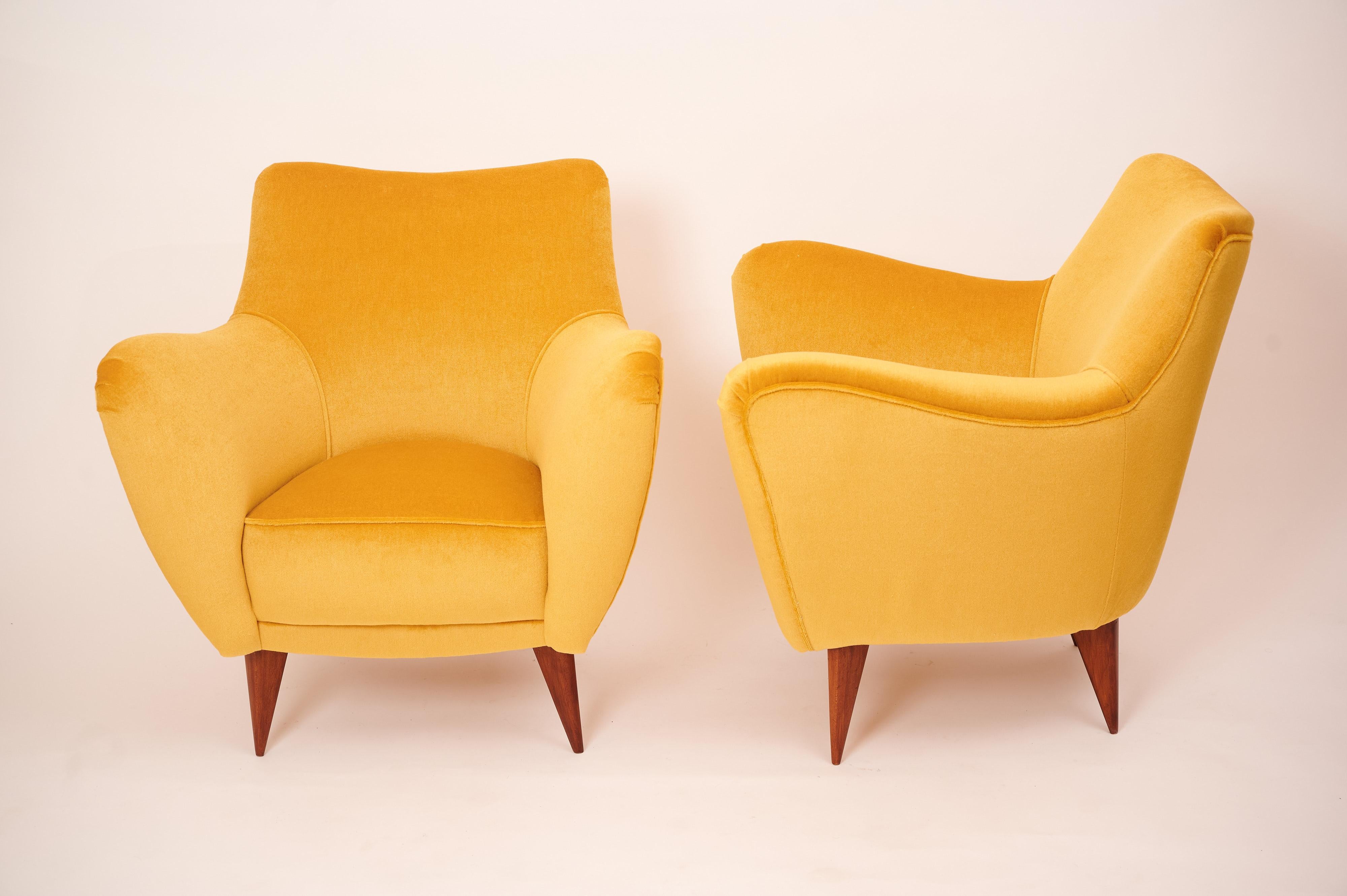Italian Guglielmo Veronesi 'Perla' lounge Chairs, ISA Bergamo 1950s Italy