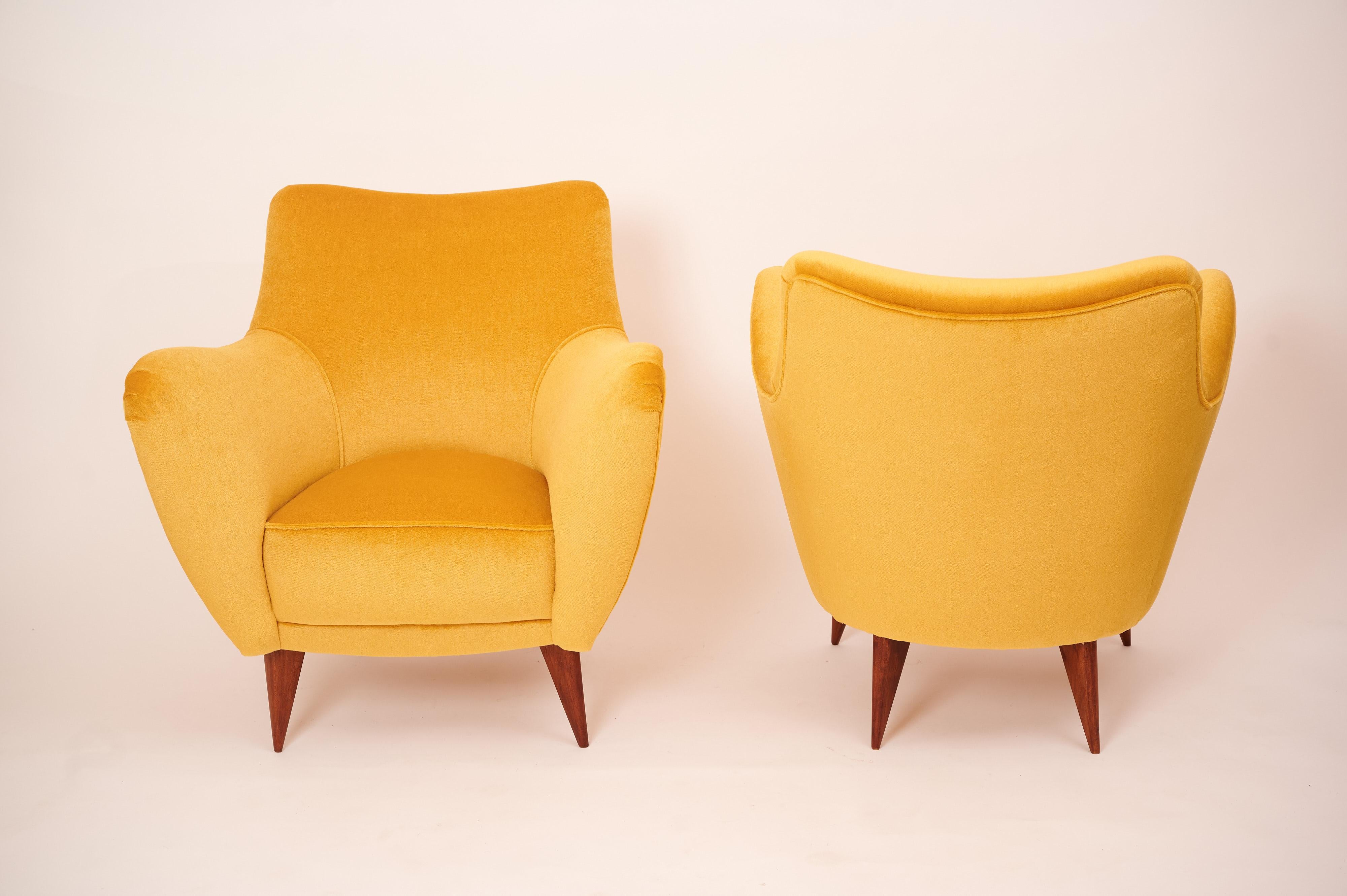 Mid-20th Century Guglielmo Veronesi 'Perla' lounge Chairs, ISA Bergamo 1950s Italy