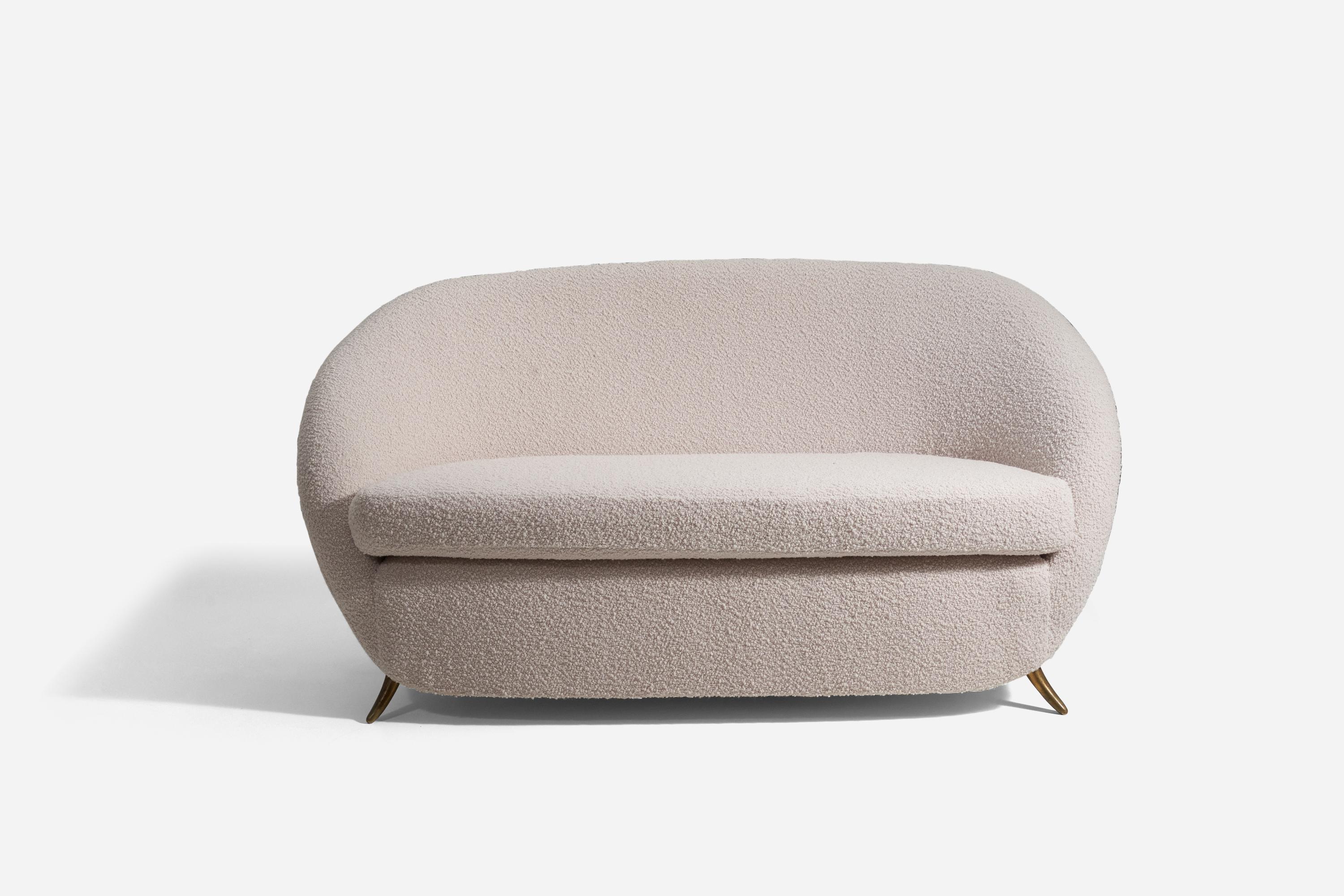 An organic settee / two-seat sofa. Designed by Guglielmo Veronesi, produced by ISA Bergamo, Italy, 1950s. 

Reupholstered in a brand new high-end bouclé fabric from Pierre Frey.