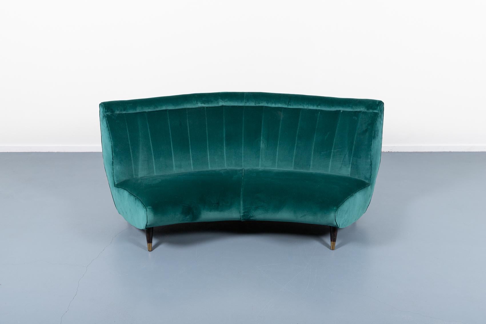 Italian Guglielmo Veronesi sofa by ISA, 1960’s Italy For Sale