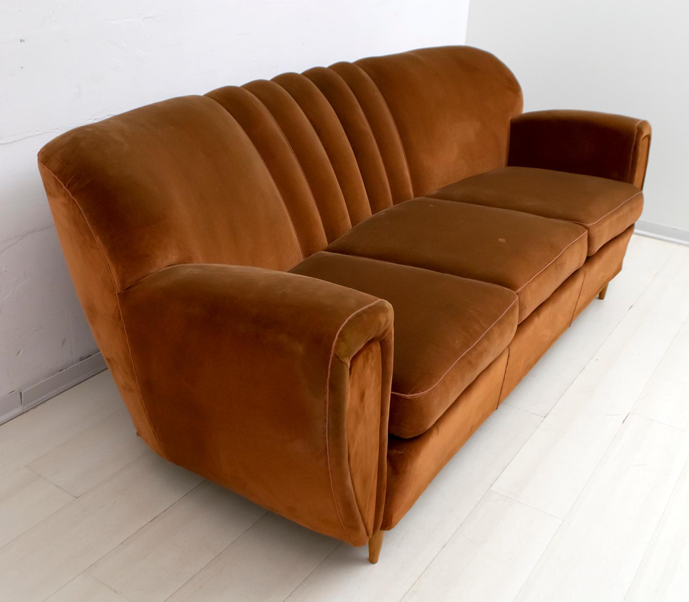 Gugliemo Ulrich Art Deco Italian Velvet Curved Sofa, 1940s 1