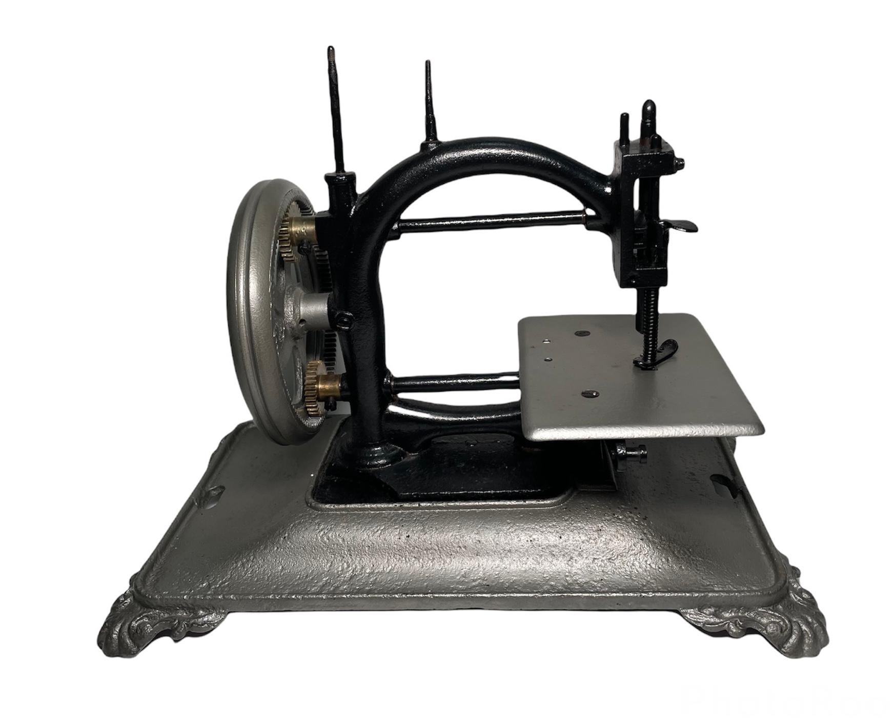 Iron Guhl & Harbeck Style Chain Stitch Hand Crank Sewing Machine For Sale