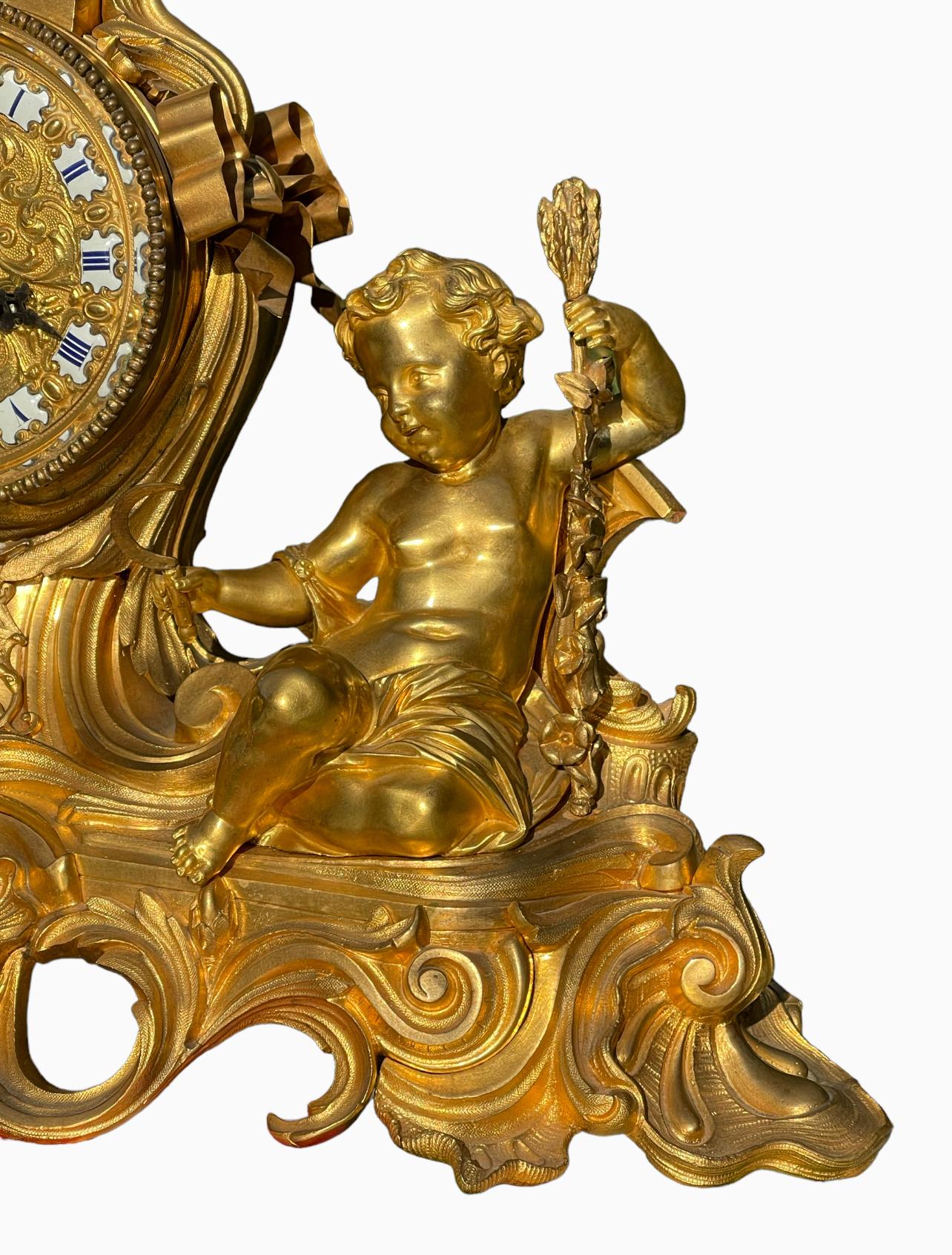 GUICHE Palais Royal - Gilt Bronze Clock with Puttis In Good Condition For Sale In Beaune, FR