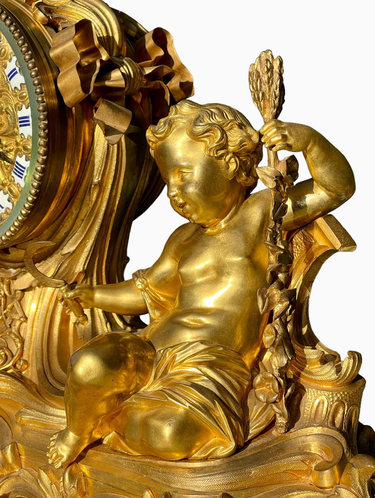 XIXe siècle GUICHE Palais Royal - Horloge en bronze doré avec puttis en vente