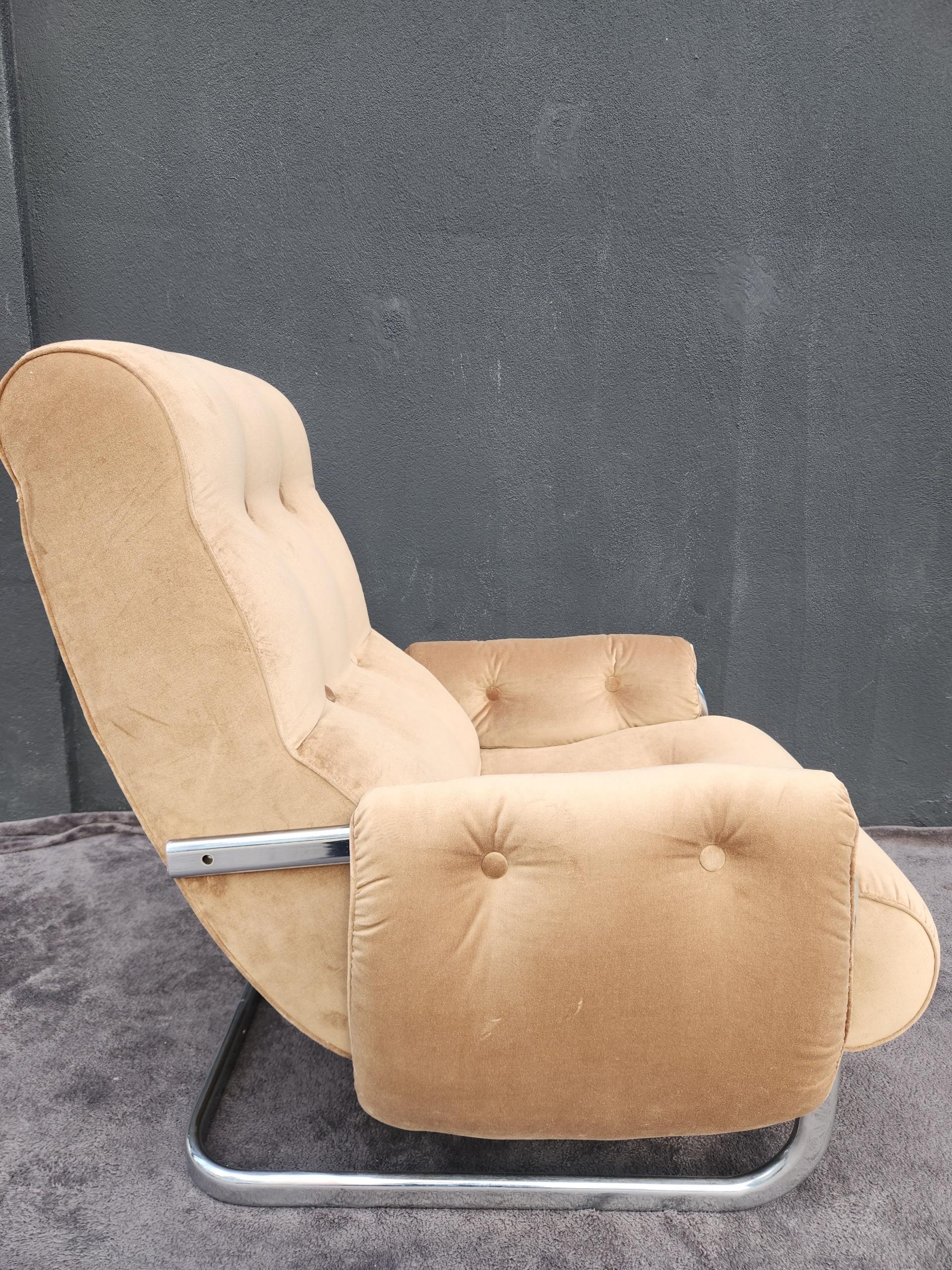 Guidio Faleschini schönen Vintage Lounge-Sessel neu gepolstert in beige / taupe Samt mit Chrom Beine. Sehr bequem und schick 