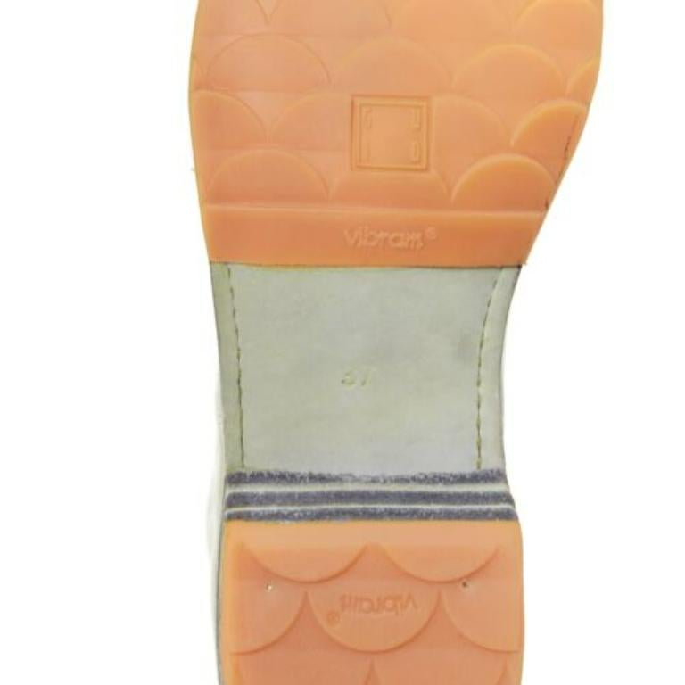 Guidi stivale con zip in pelle morbida lavata e burattata grigio chiaro EU37 in vendita 5