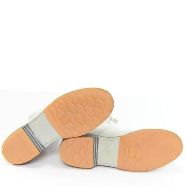 Guidi stivale con zip in pelle morbida lavata e burattata grigio chiaro EU37 in vendita 6