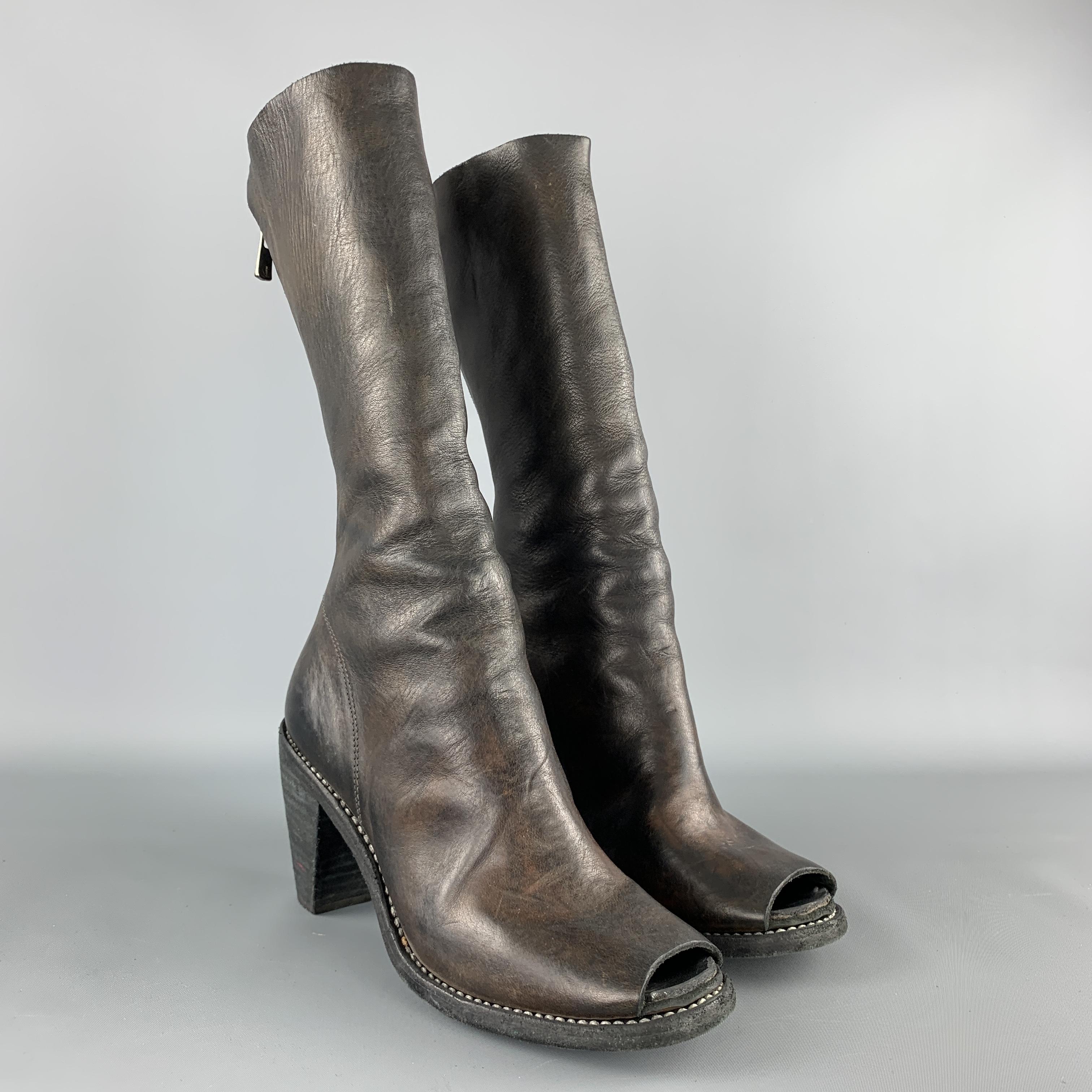GUIDI calf high boots come in brown horse hide leather with a peep toe, calf high back zip shaft, and stacked heel. Made in Italy.

Very Good Pre-Owned Condition.
Marked: IT 37
Original Retail Price: $1,840.00

Heel: 3.25 in.
Length: 11 in.