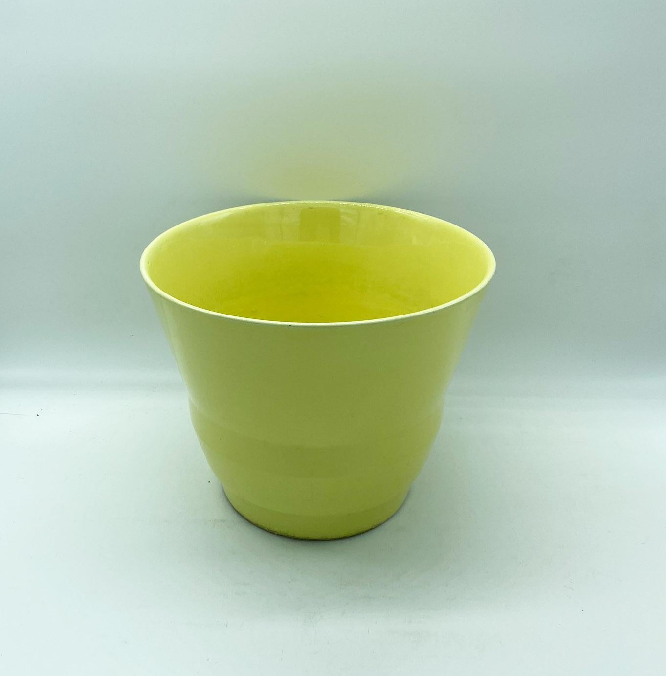 Guido Andlovitz Lavenia, elegant cachepot in yellow ceramic, 1940s.