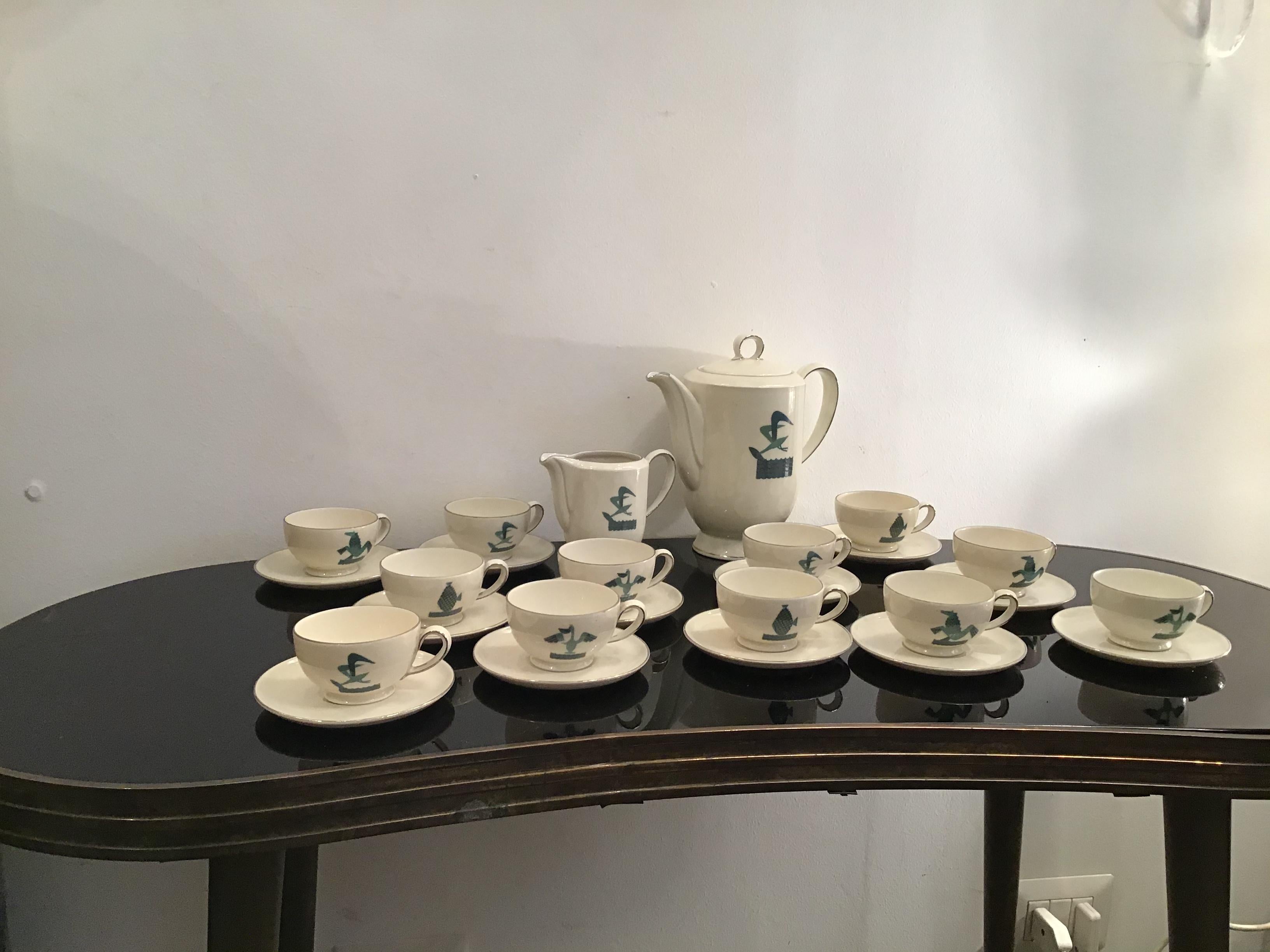 Guido Andlovitz Service à café en porcelaine 1930, N.12 tasses à café plus 12. Soucoupes, cafetière et pot à lait, Italie.