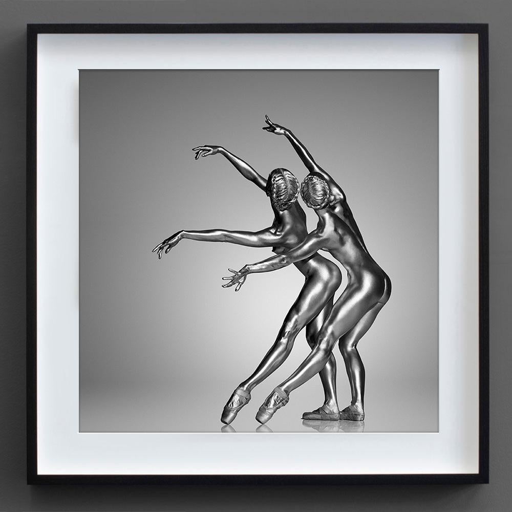 Black and White Photograph di Guido Argentini - ERIS E LA NOTTE, serie Argentum, INCORNICIATA