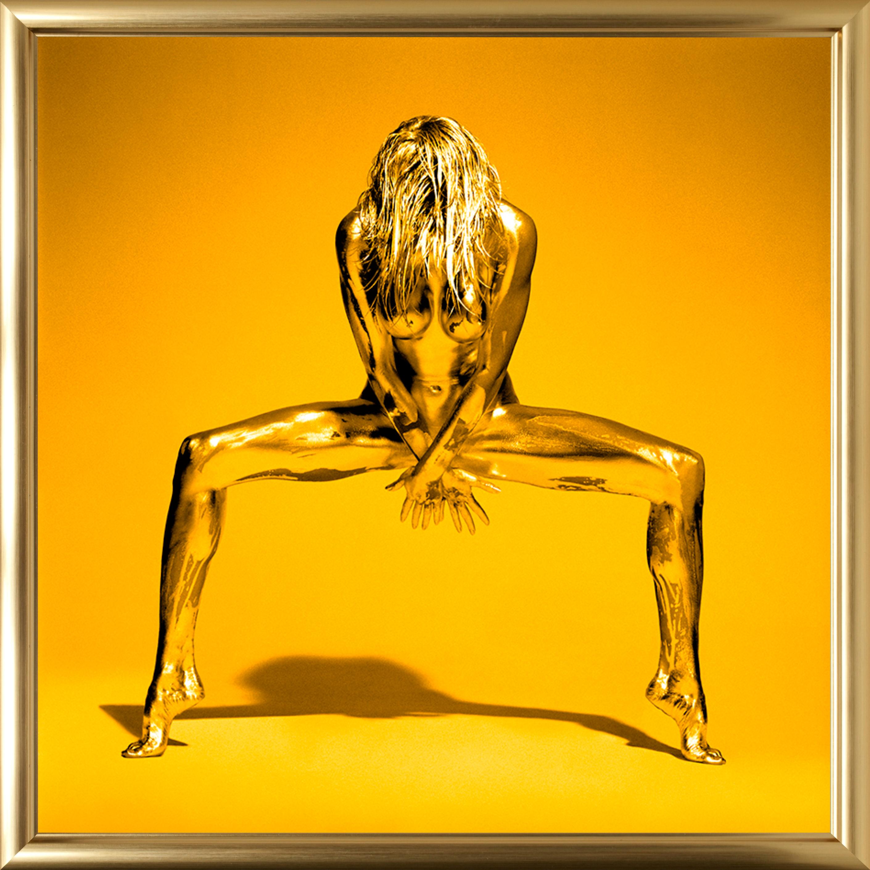 Goldeneye - Nude Model painted in gold, Fine Art Photography, 2020 - Orange Figurative Photograph by Guido Argentini