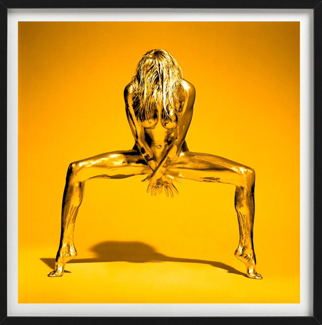 Goldeneye - Nude Model painted in gold, Fine Art Photography, 2020 For Sale 3