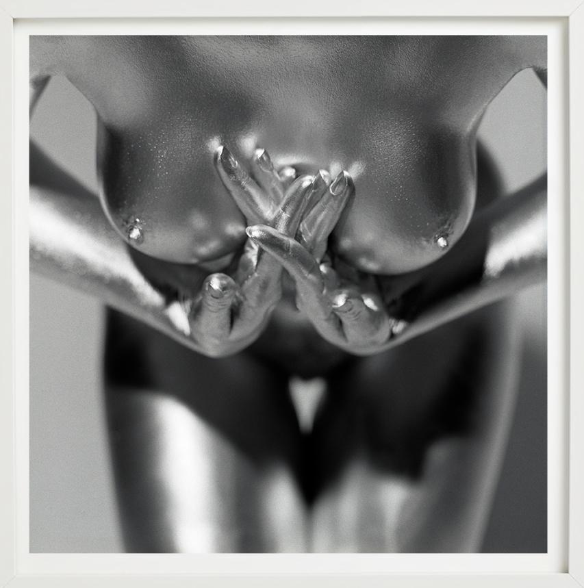 Kali - close-up of a model's silver-painted chest, fine art photography, 1995 - Contemporary Photograph by Guido Argentini
