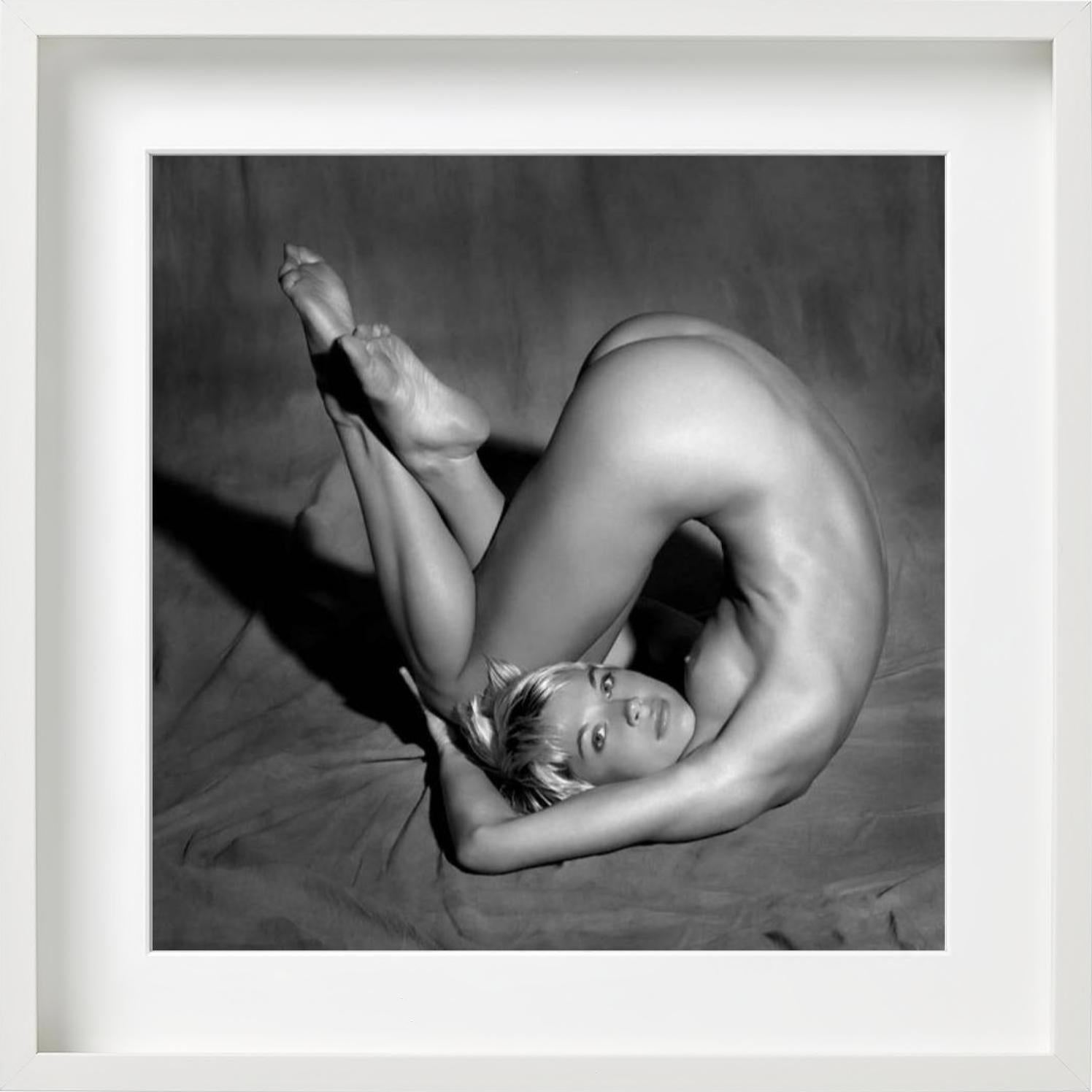 Neither the beginning nor the end - acrobatic nude, fine art photography, 1996 For Sale 2