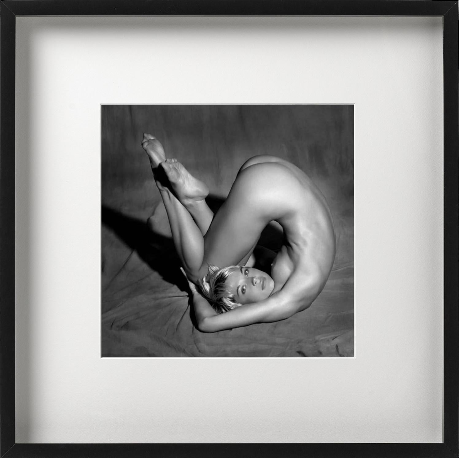 Neither the beginning nor the end - acrobatic nude, fine art photography, 1996 For Sale 3