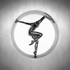 Nemesis - Modella nuda dipinta in argento, Fine Art Photography