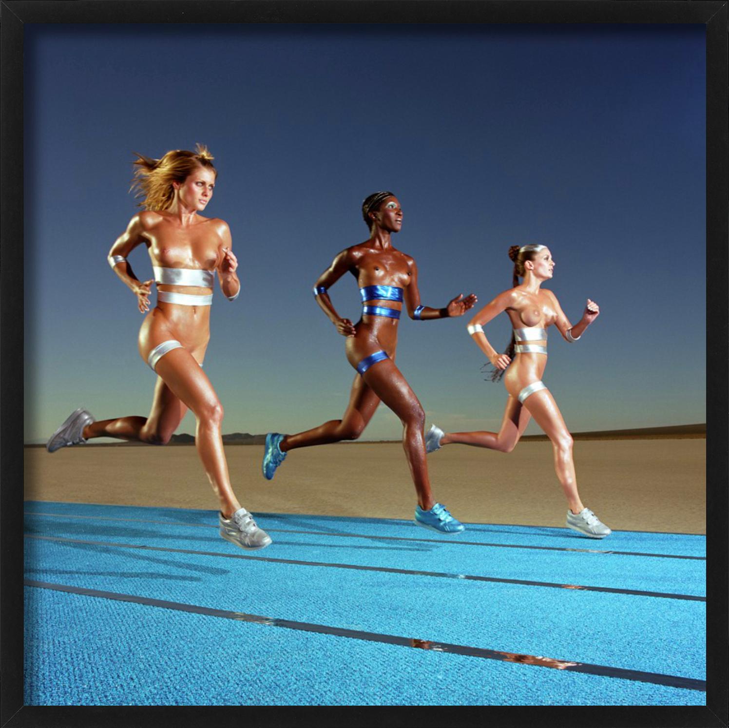 Carrera Olímpica - modelos desnudas corriendo en un campo de atletismo
Otros tamaños y encuadres de alta gama bajo pedido.

PREISS FINE ARTS es una de las principales galerías de fotografía artística del mundo y representa a los artistas