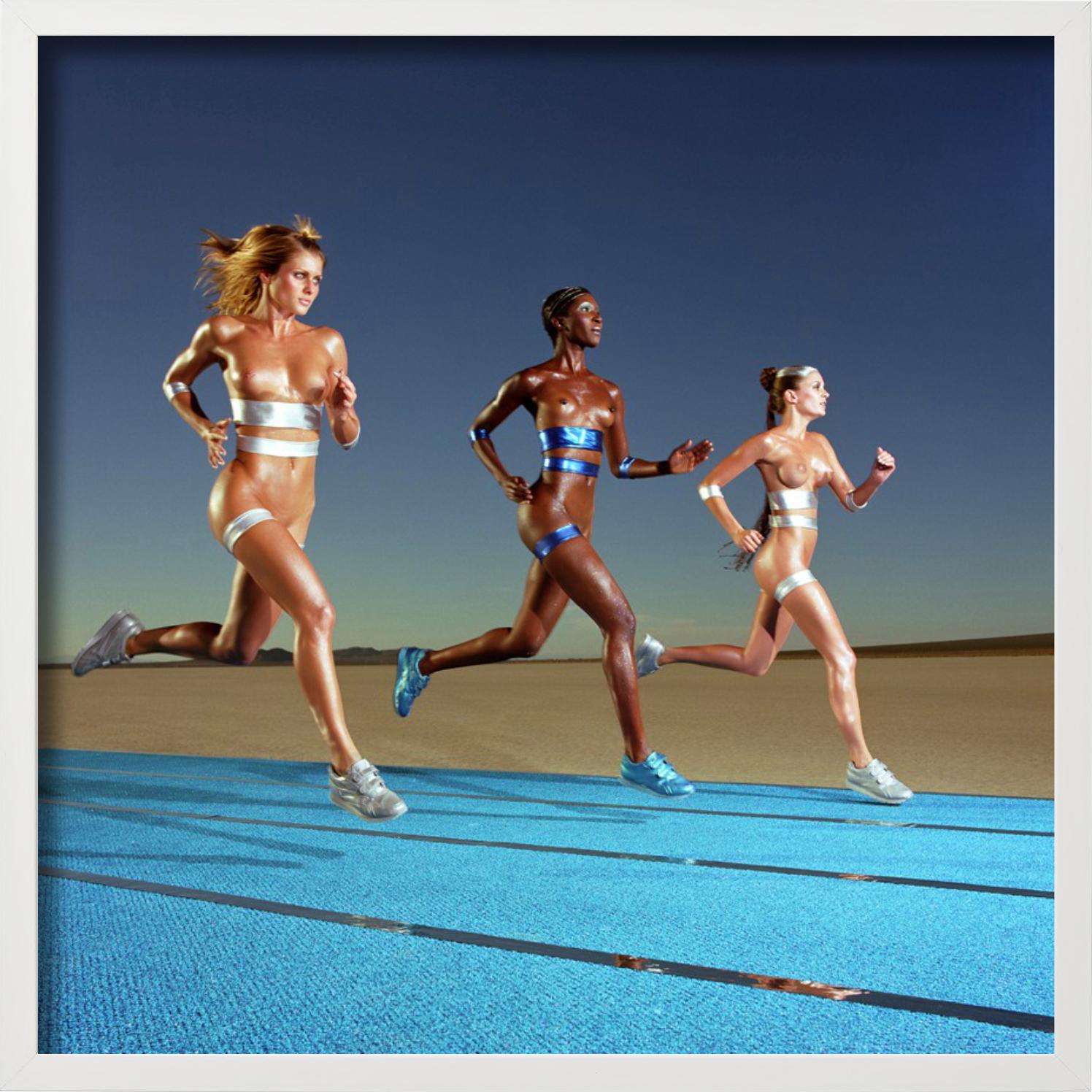 Carrera Olímpica - modelos desnudas corriendo en un campo de atletismo en venta 2