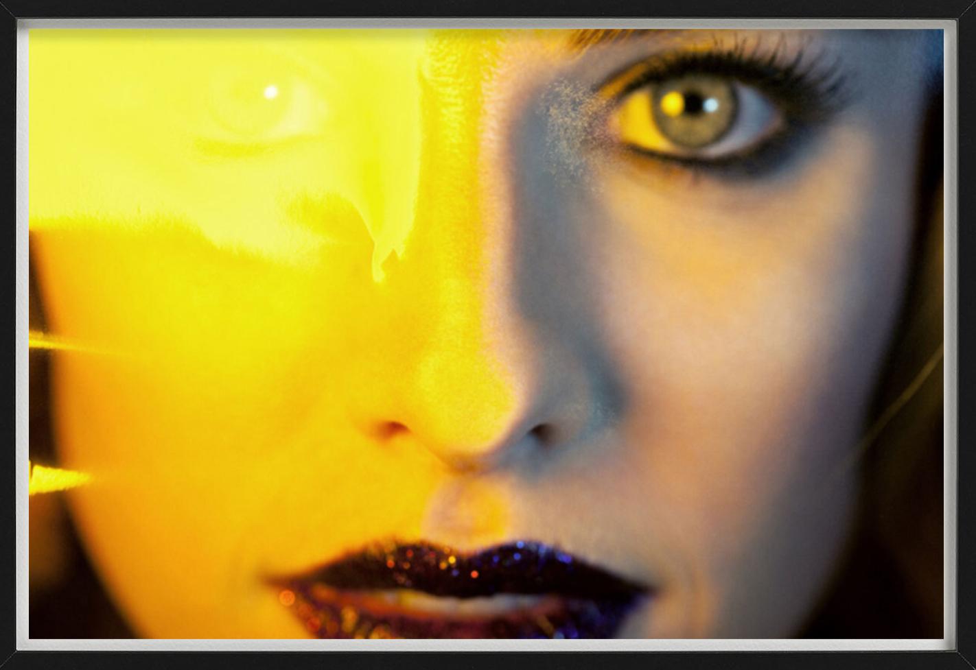 Sydney's yellow eyes - portrait of the face of a beautiful woman - Contemporary Photograph by Guido Argentini