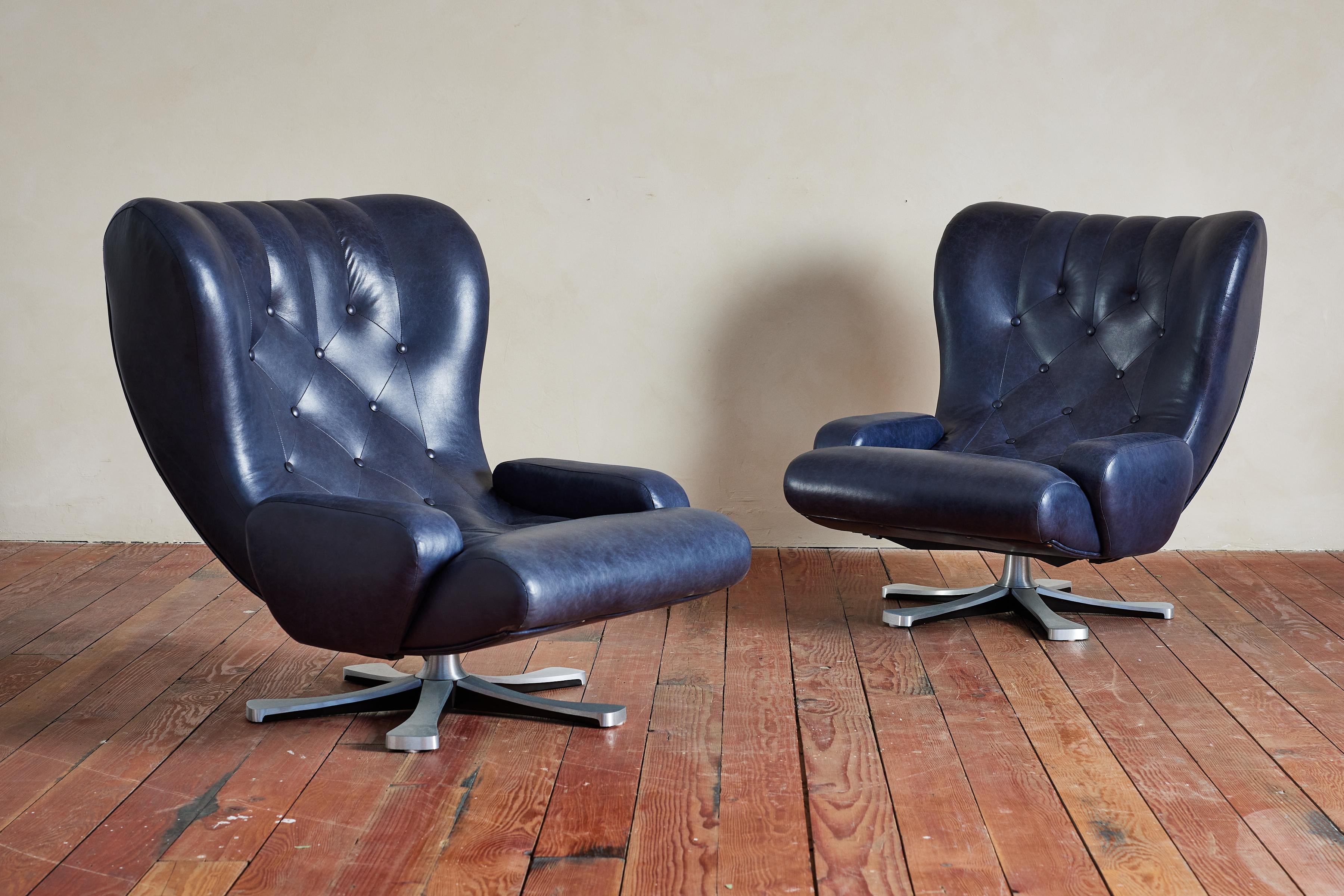 Chaises pivotantes Guido Bonzanini Wingback Bon état à Beverly Hills, CA