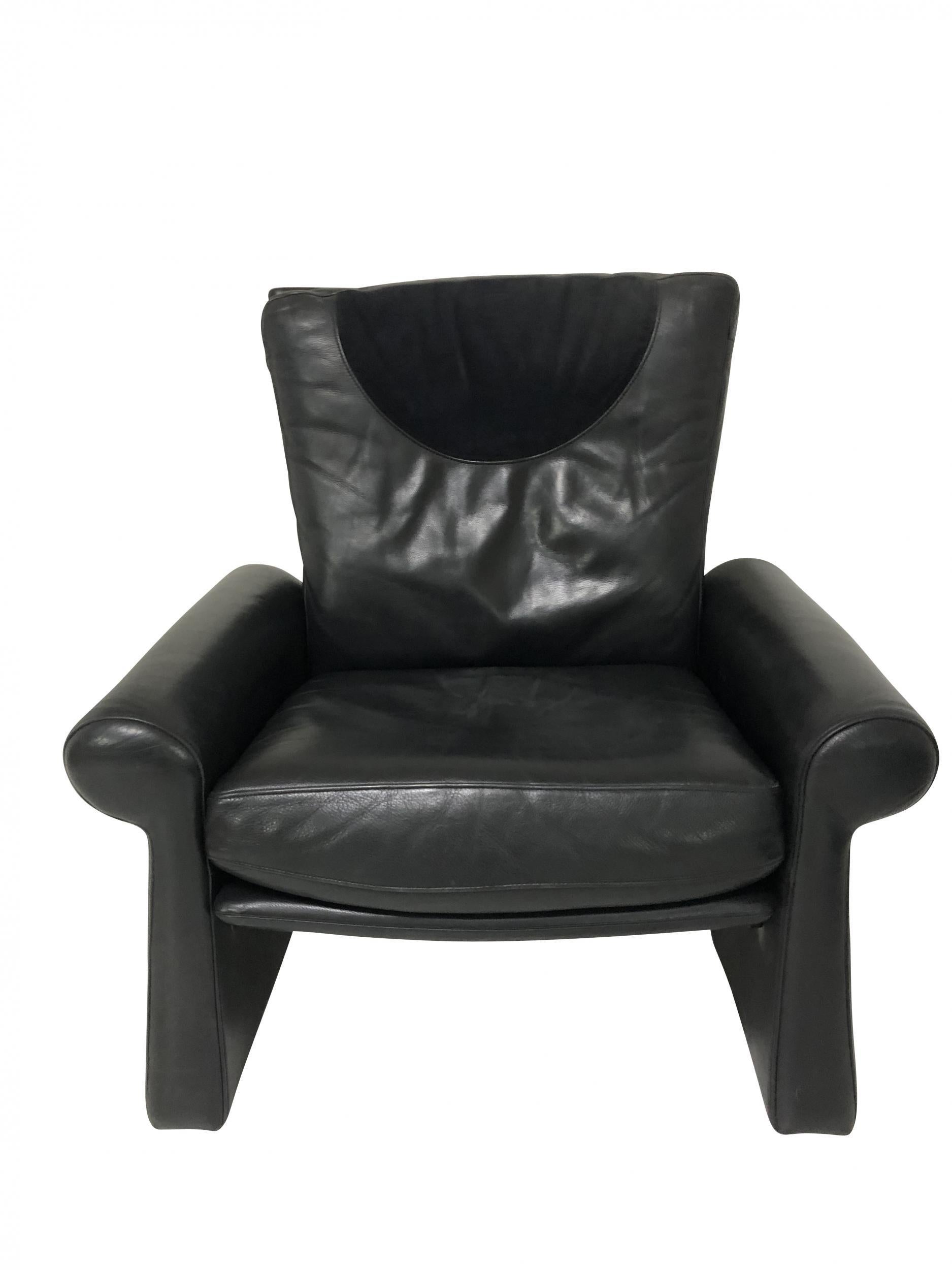 Mid-Century Modern Guido Faleschini Black Leather Lounge Chair and Ottoman, Italy 1970 Pace For Sale