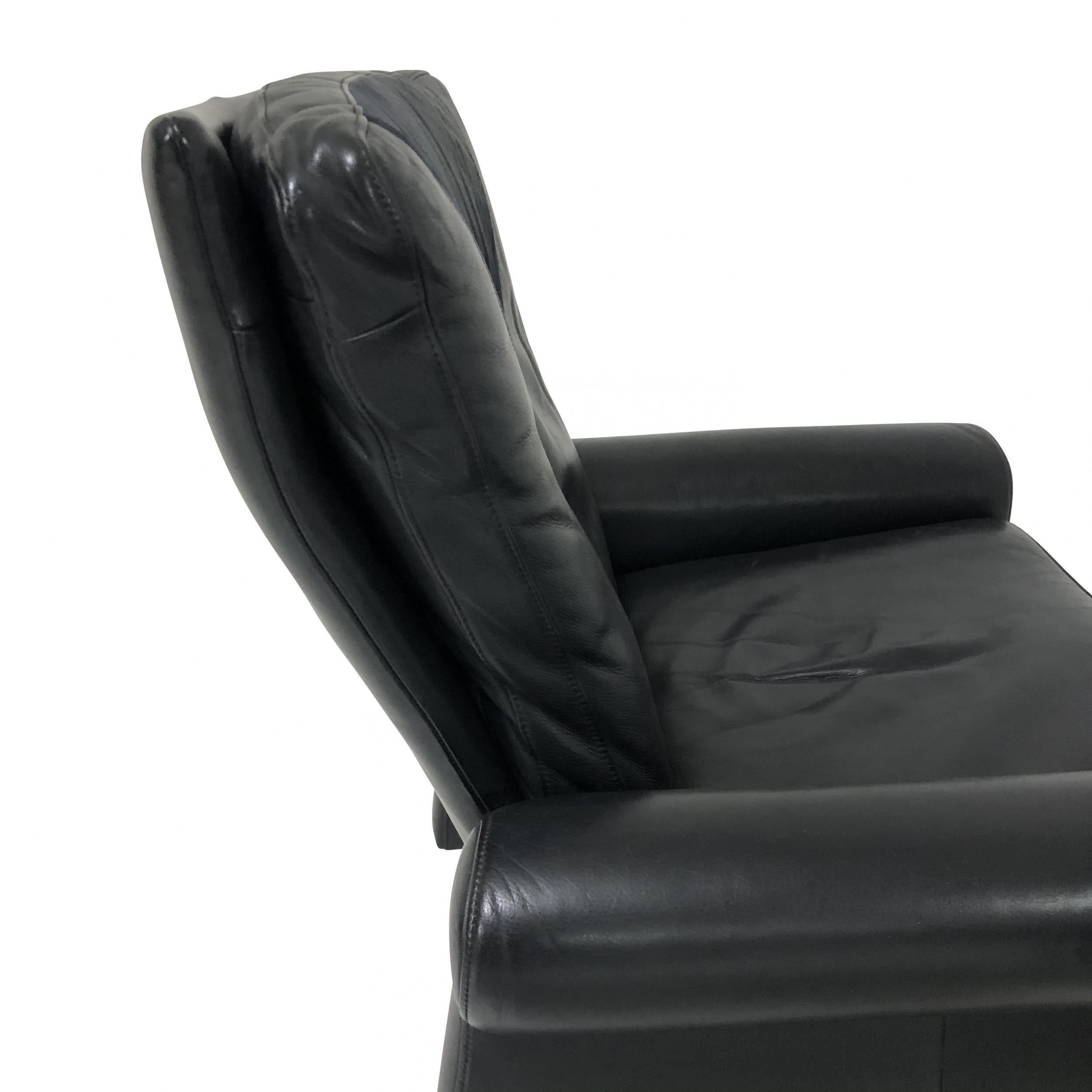 Italian Guido Faleschini Black Leather Lounge Chair and Ottoman, Italy 1970 Pace For Sale