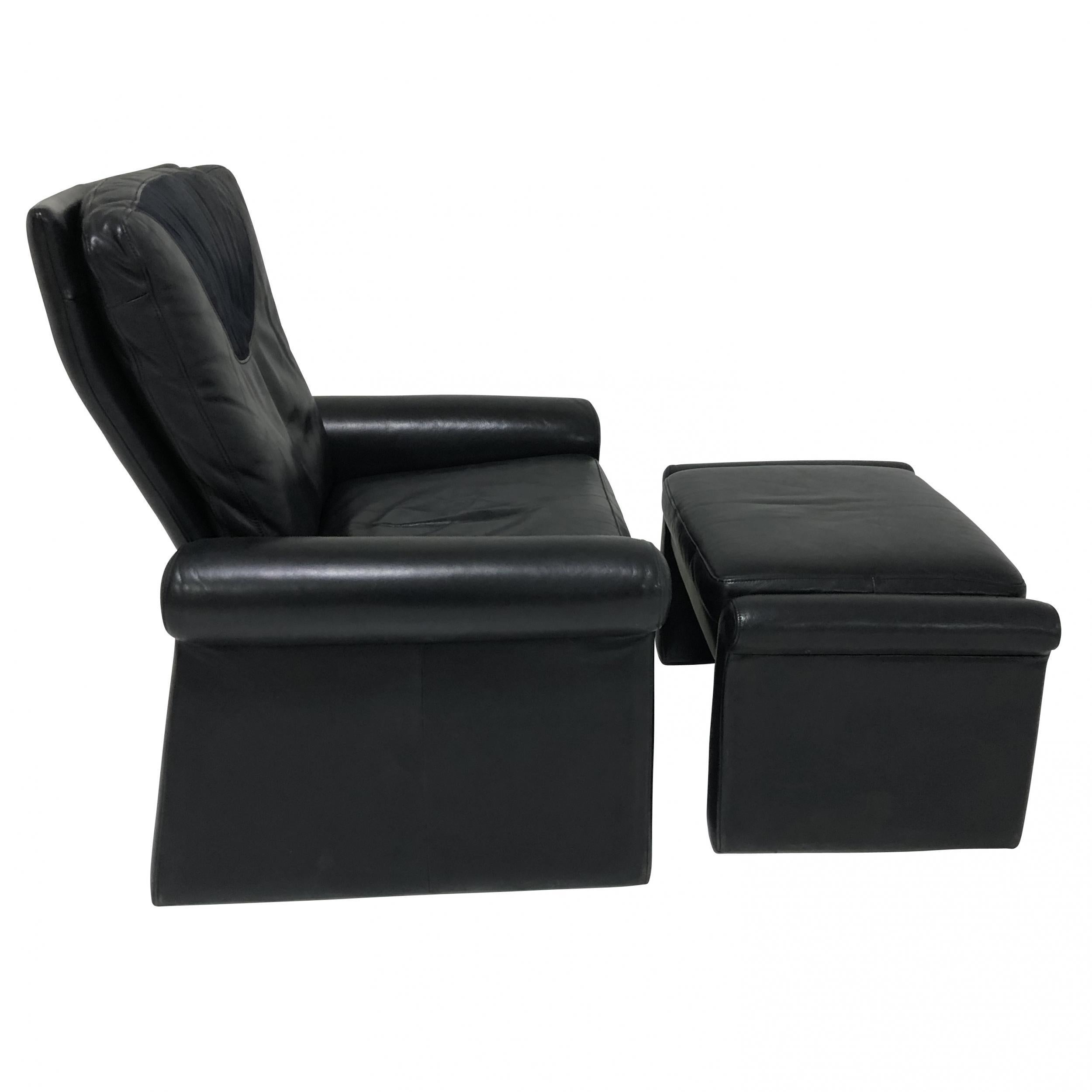 Late 20th Century Guido Faleschini Black Leather Lounge Chair and Ottoman, Italy 1970 Pace For Sale